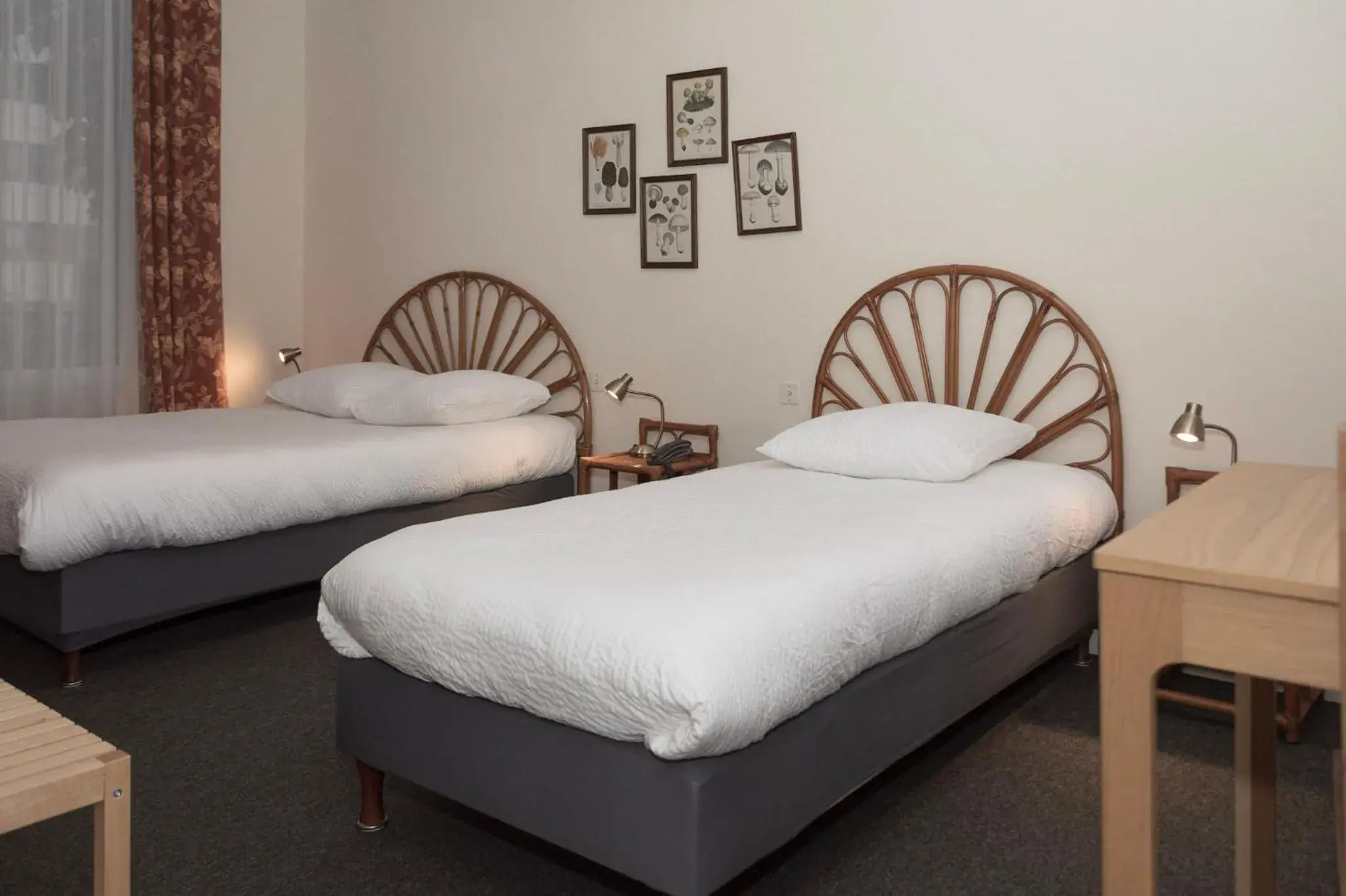 Triple Room in Cit'Hotel Aéro-Hotel Triple Room in Cit'Hotel Aéro-Hotel