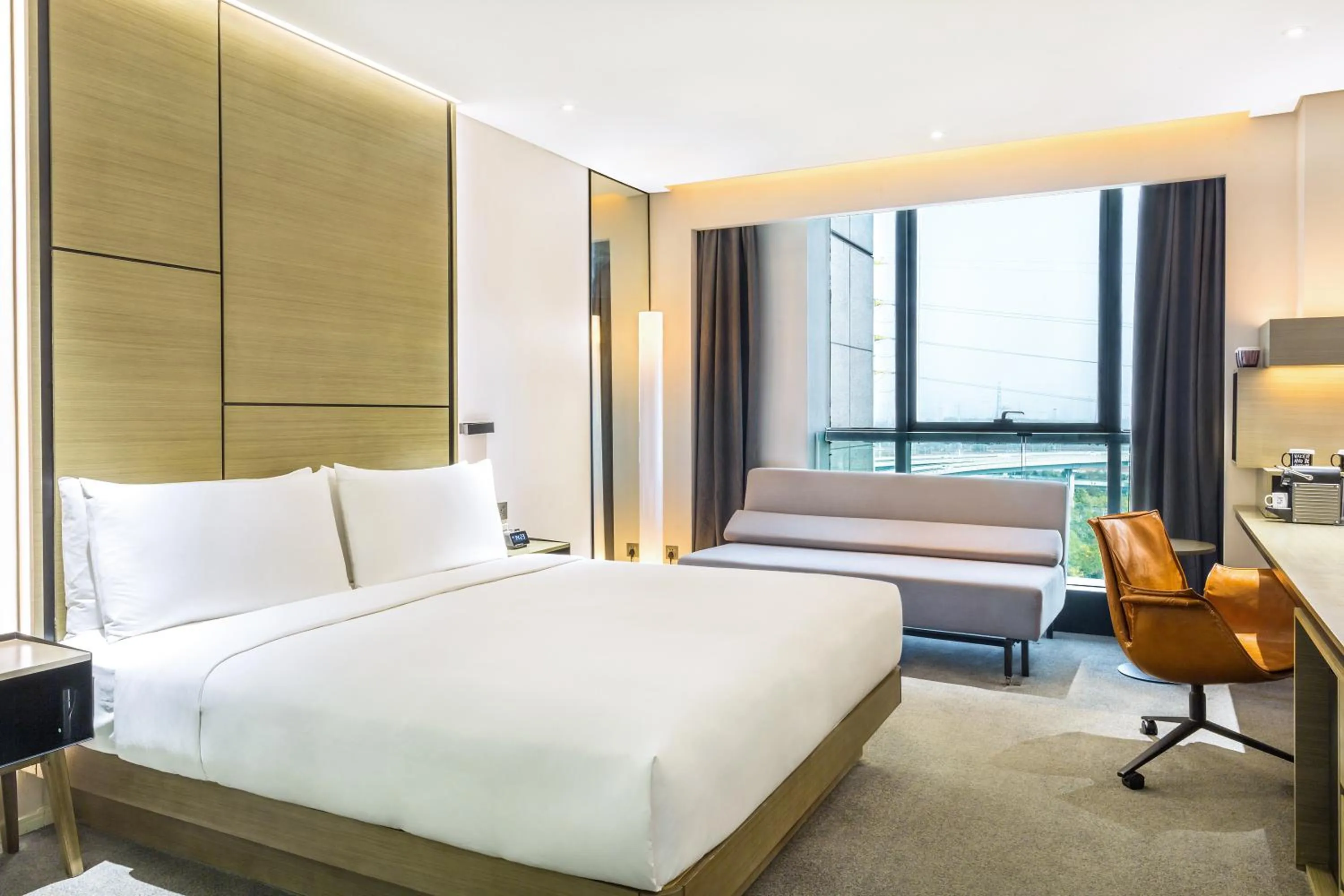 Photo of the whole room, Bed in INNSiDE by Meliá Zhengzhou
