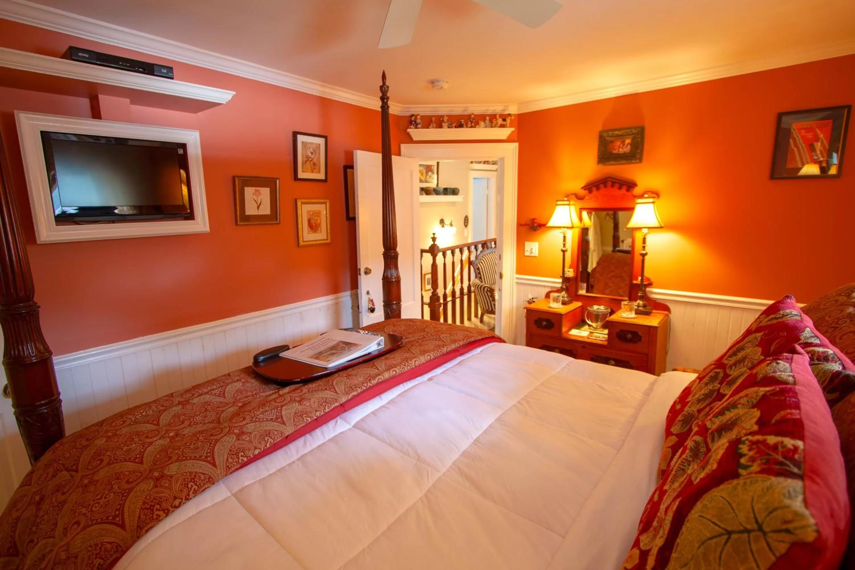 Photo of the whole room, Bed in Phineas Swann Inn & Spa