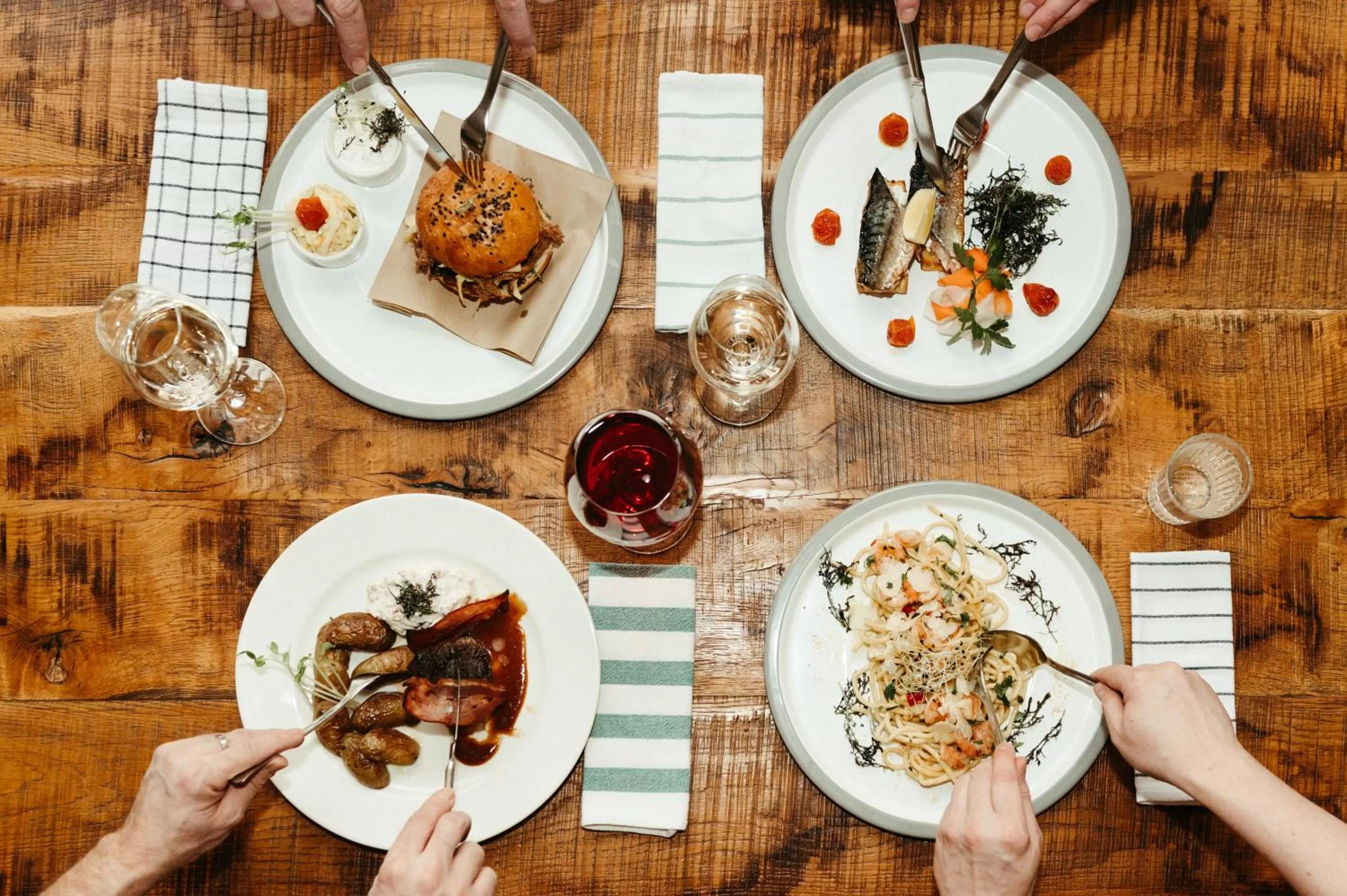 Restaurant/places to eat in Hotel city.city