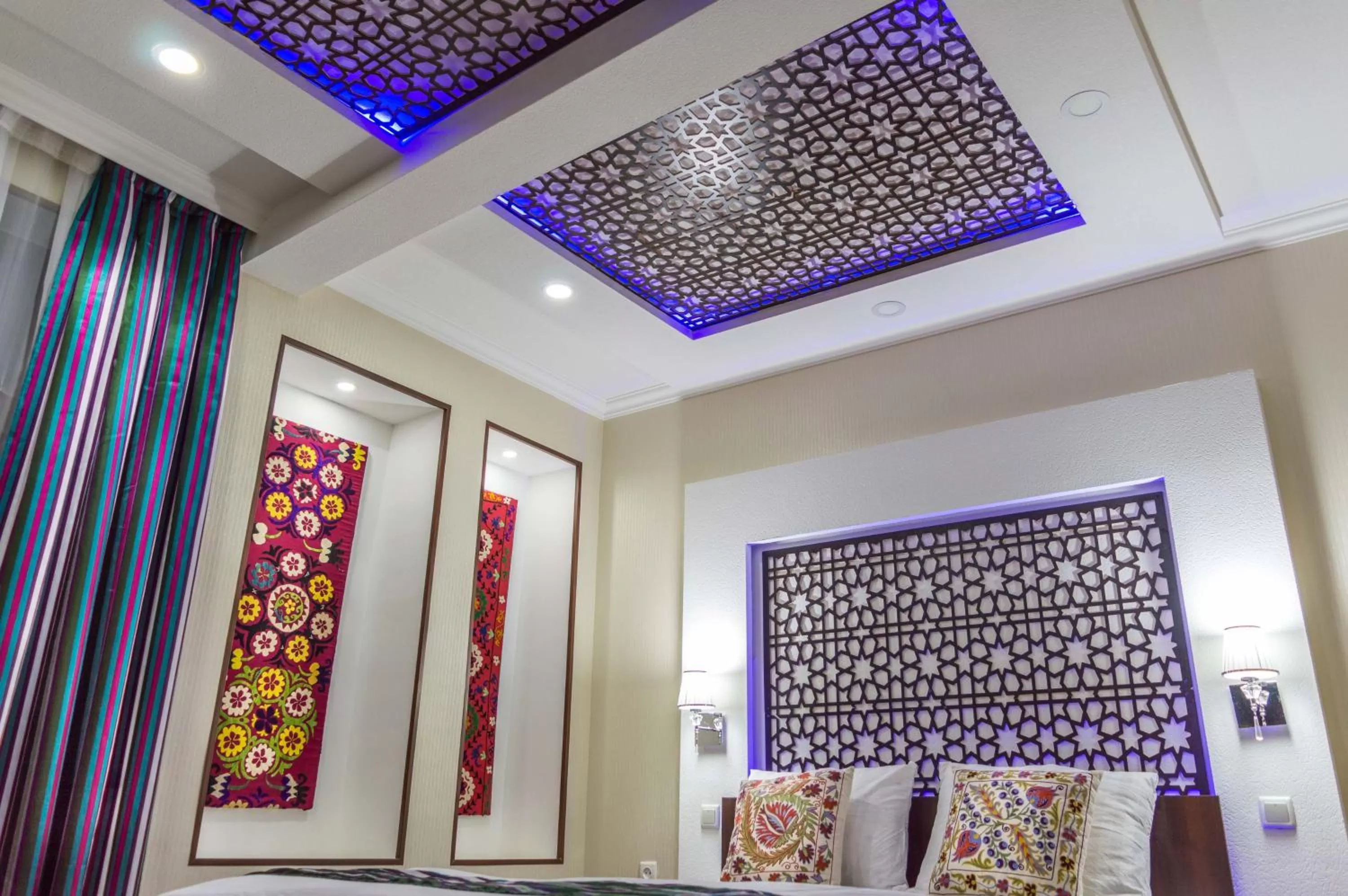 Bed in Jahongir Guest House