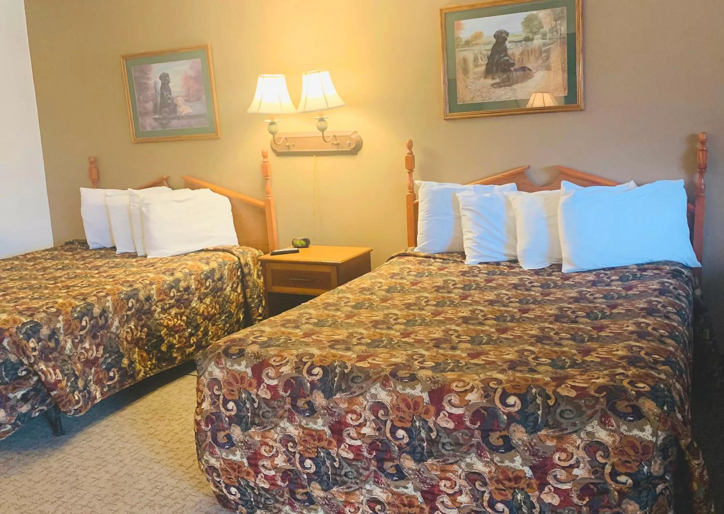 Bedroom, Bed in Raine Motel