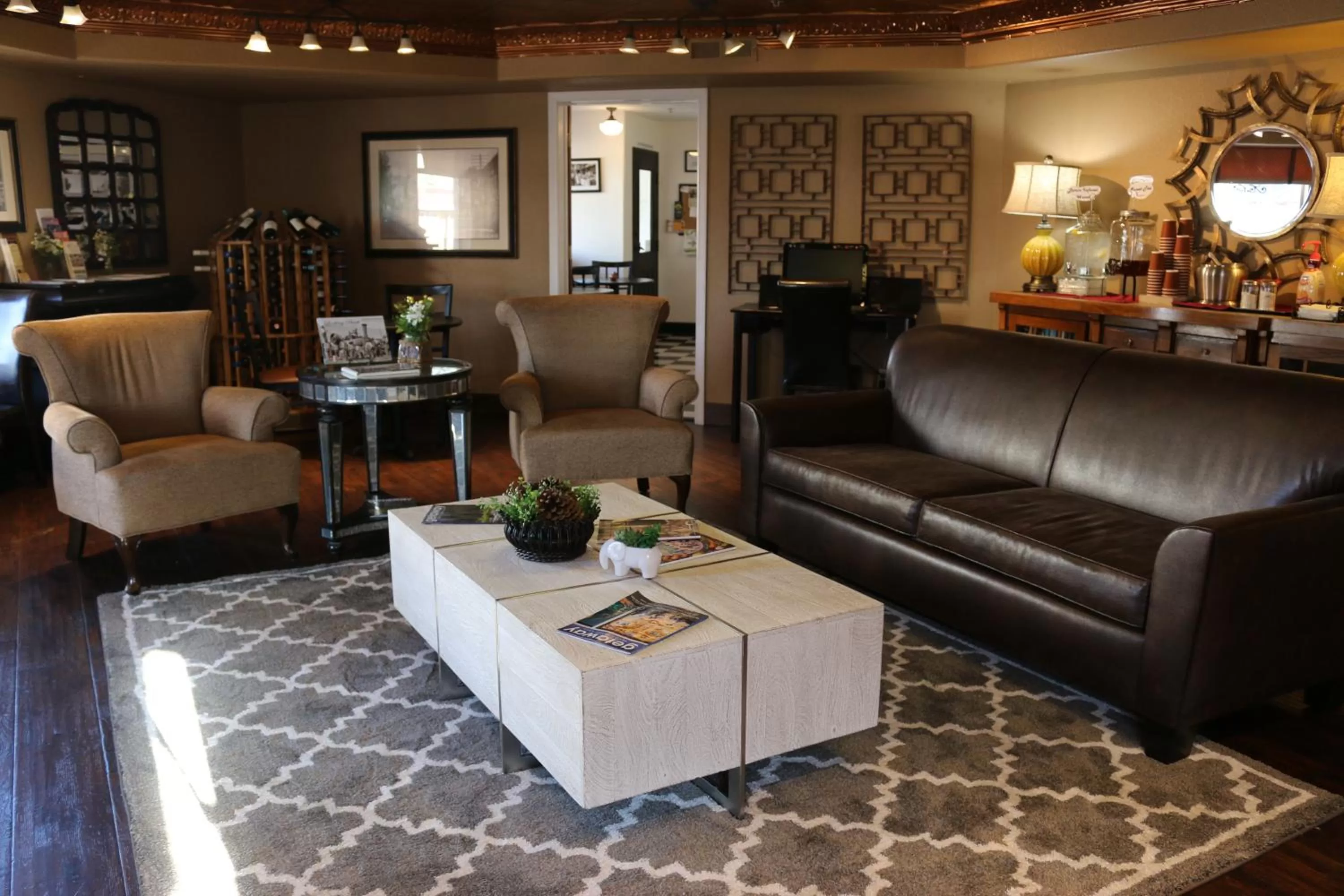 Lounge or bar in Historian Inn