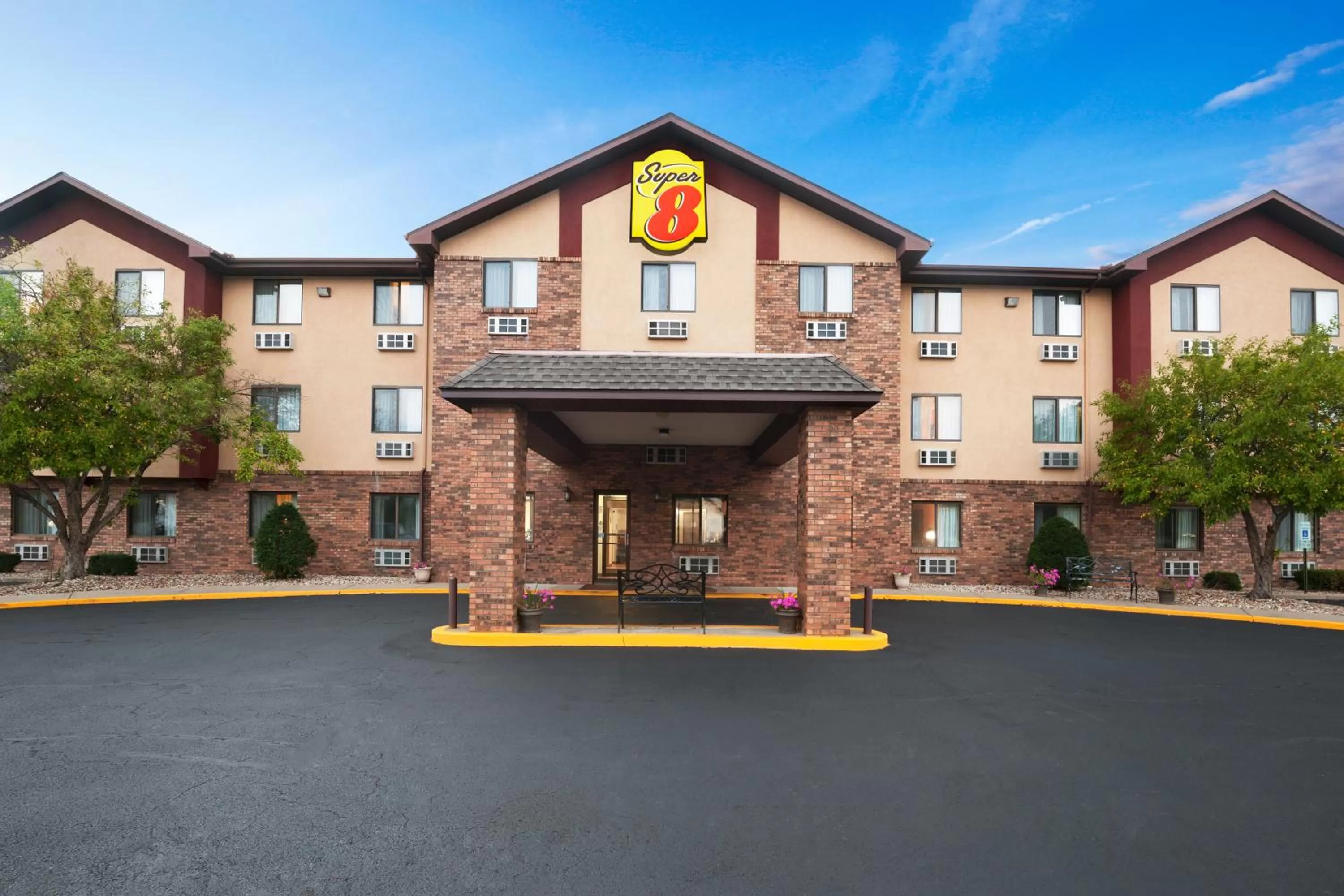 Facade/entrance in Super 8 by Wyndham Peoria