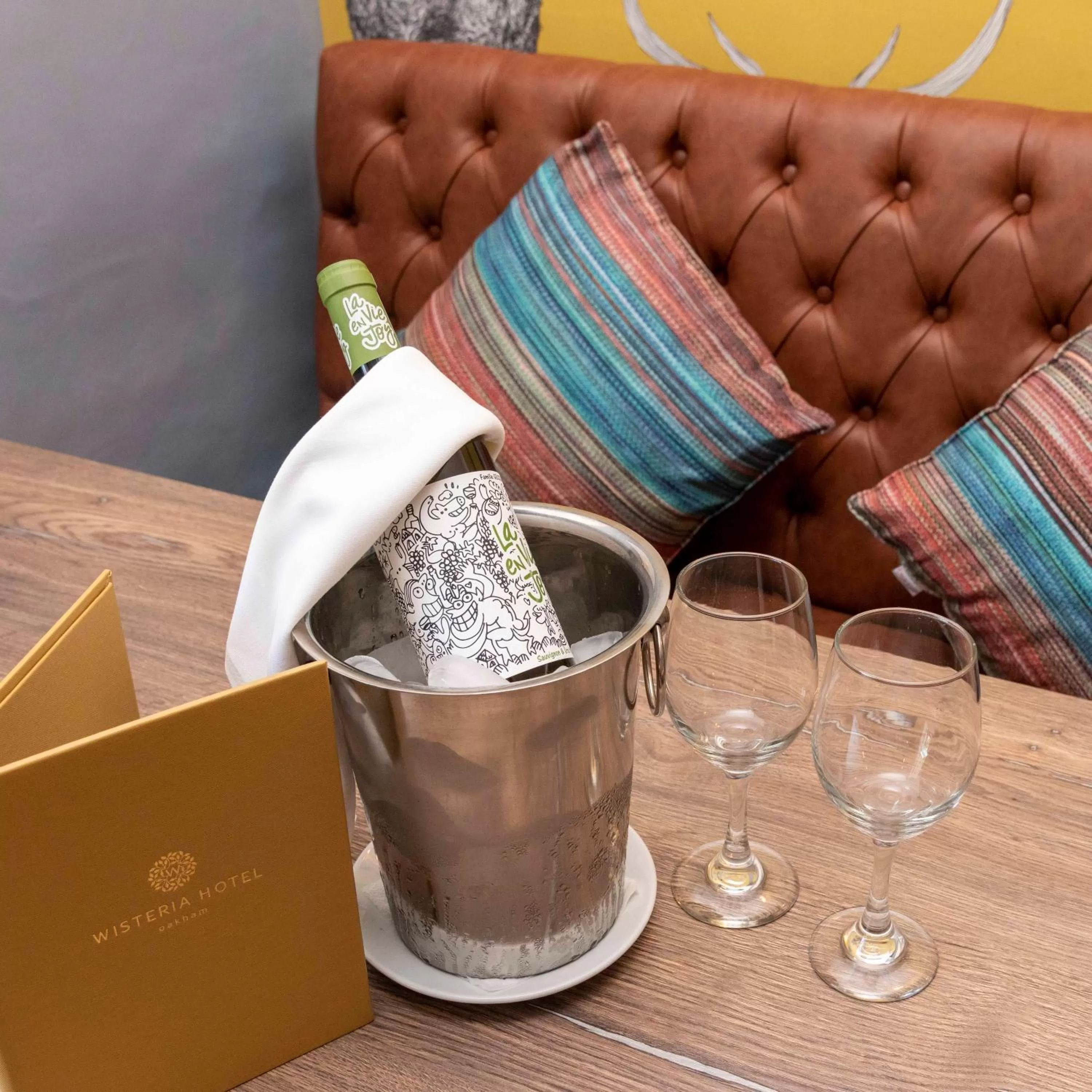 Restaurant/places to eat in Wisteria Hotel