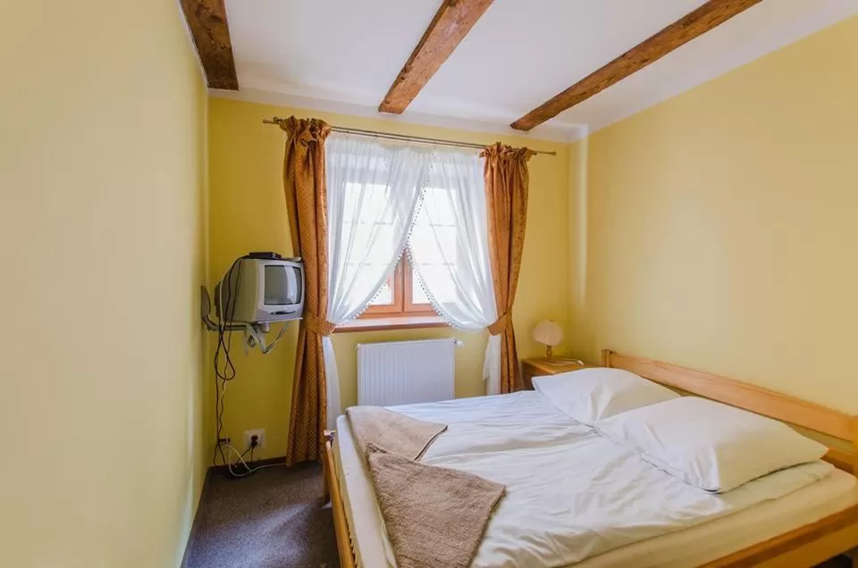 Photo of the whole room, Bed in Karczma u Wallenroda