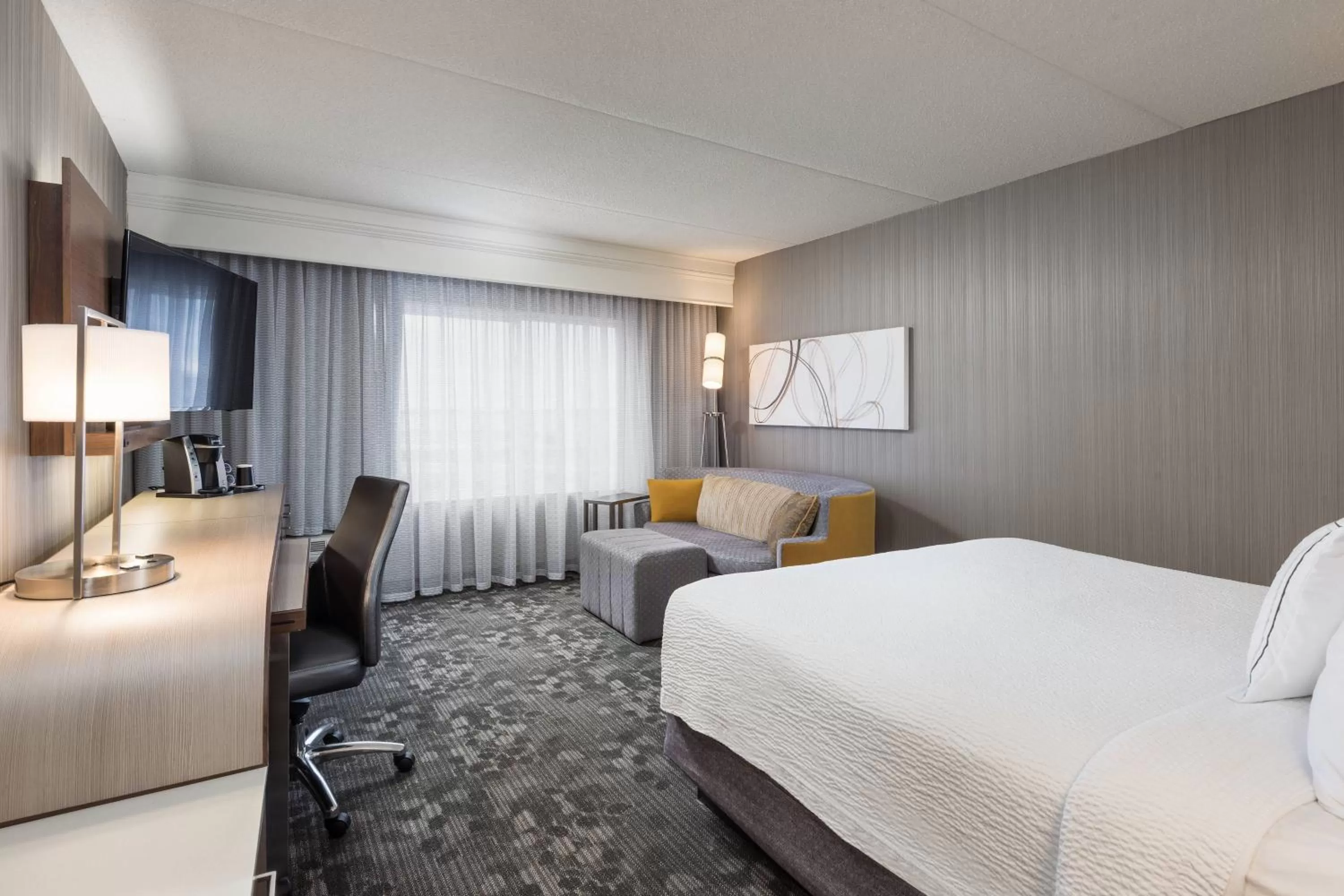 King Room with Sofa Bed in Courtyard by Marriott Toronto Vaughan