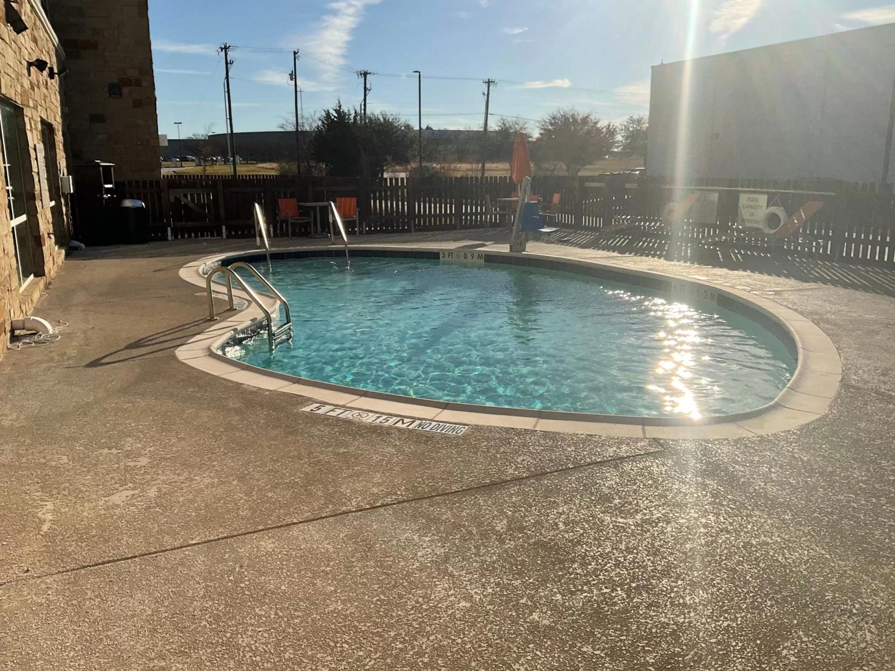 Swimming pool in Holiday Inn Express & Suites - Wylie West by IHG
