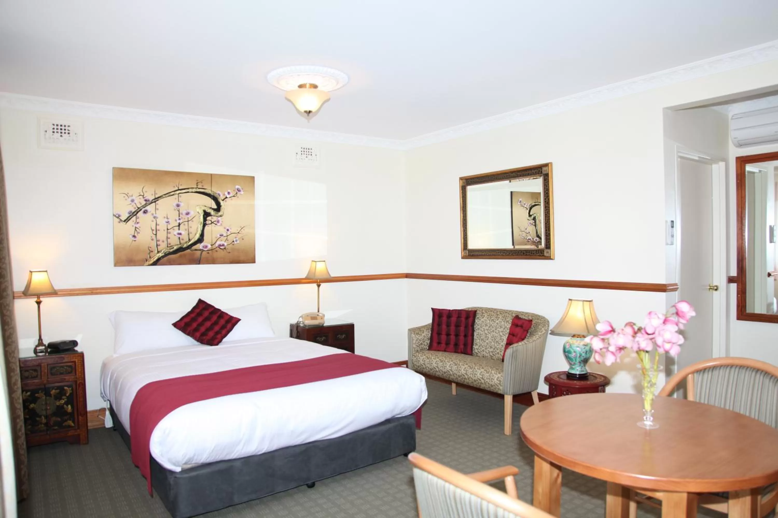 Bed in Three Explorers Motel