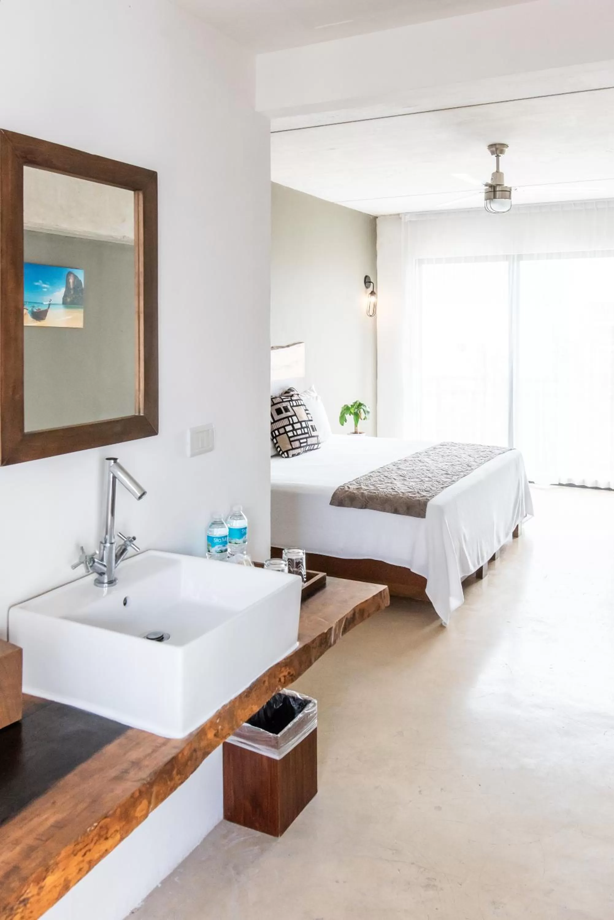 Photo of the whole room, Bed in Hotel 52 Playa del Carmen