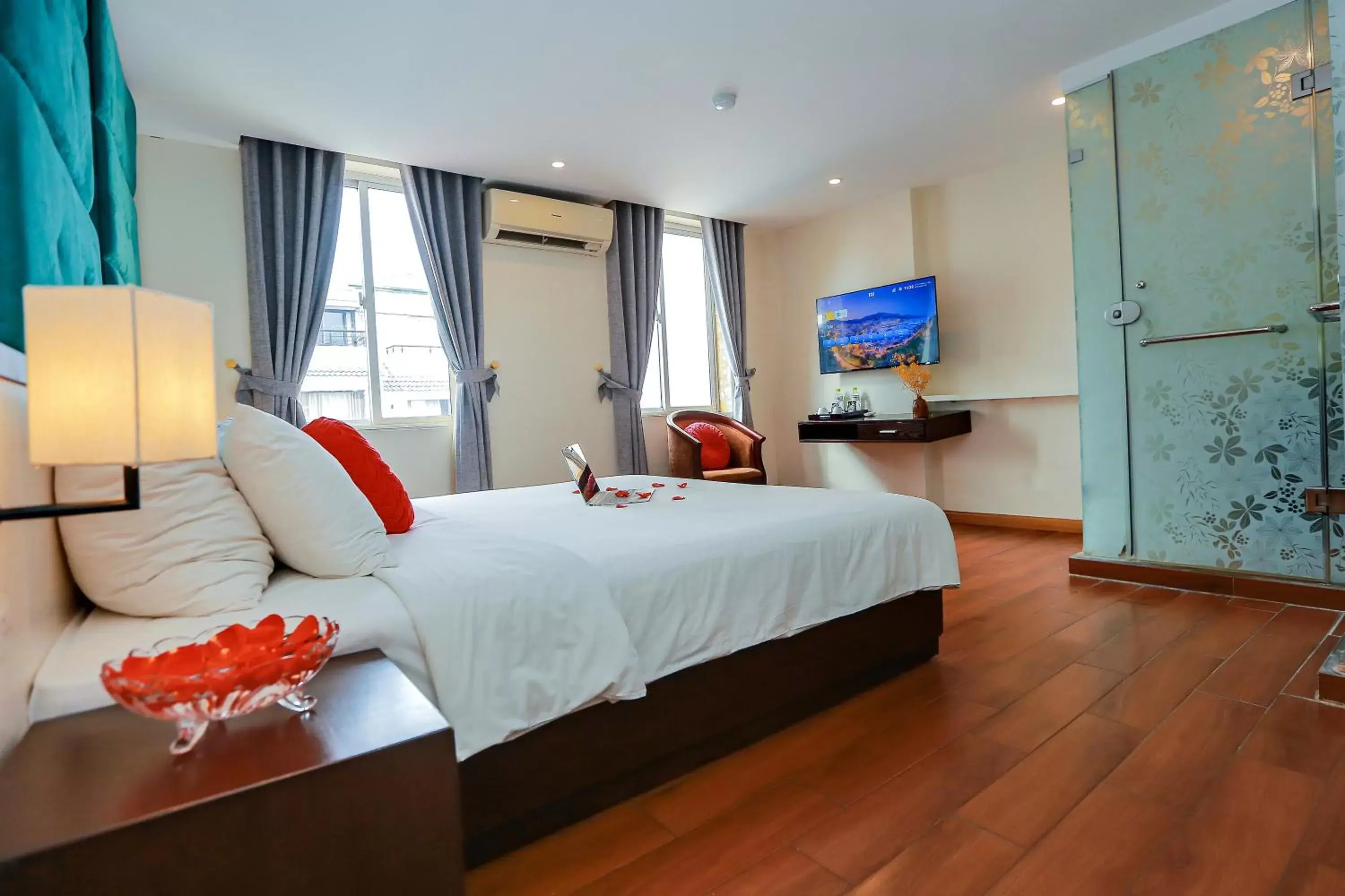 Suite with City View in Hanoi Center Silk Classic Hotel & Travel Suite with City View in Hanoi Center Silk Classic Hotel & Travel