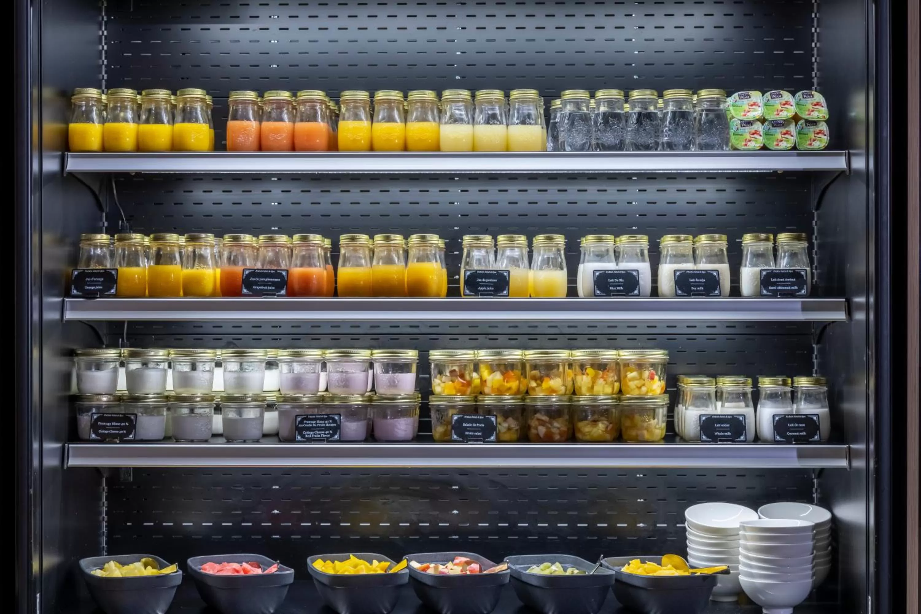 Buffet breakfast in PADJA Hôtel & Spa Vannes