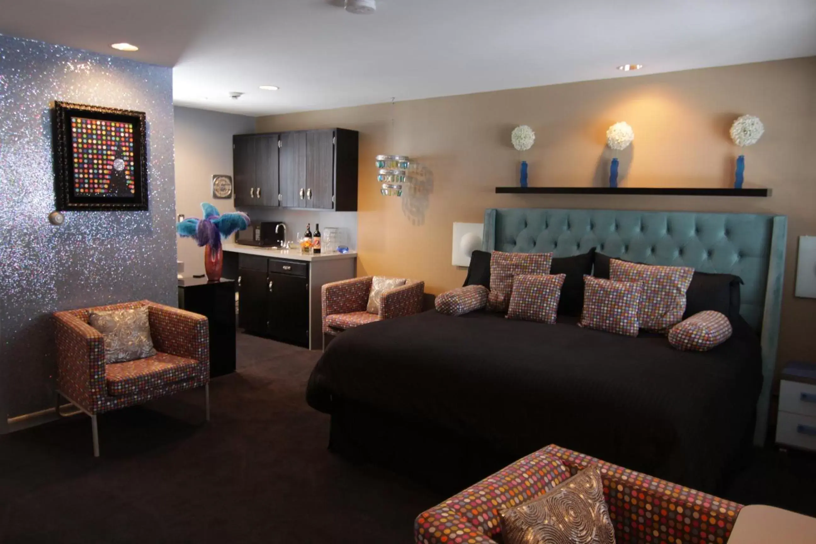 Classic Contemporary King in The Roxbury Classic Contemporary King in The Roxbury