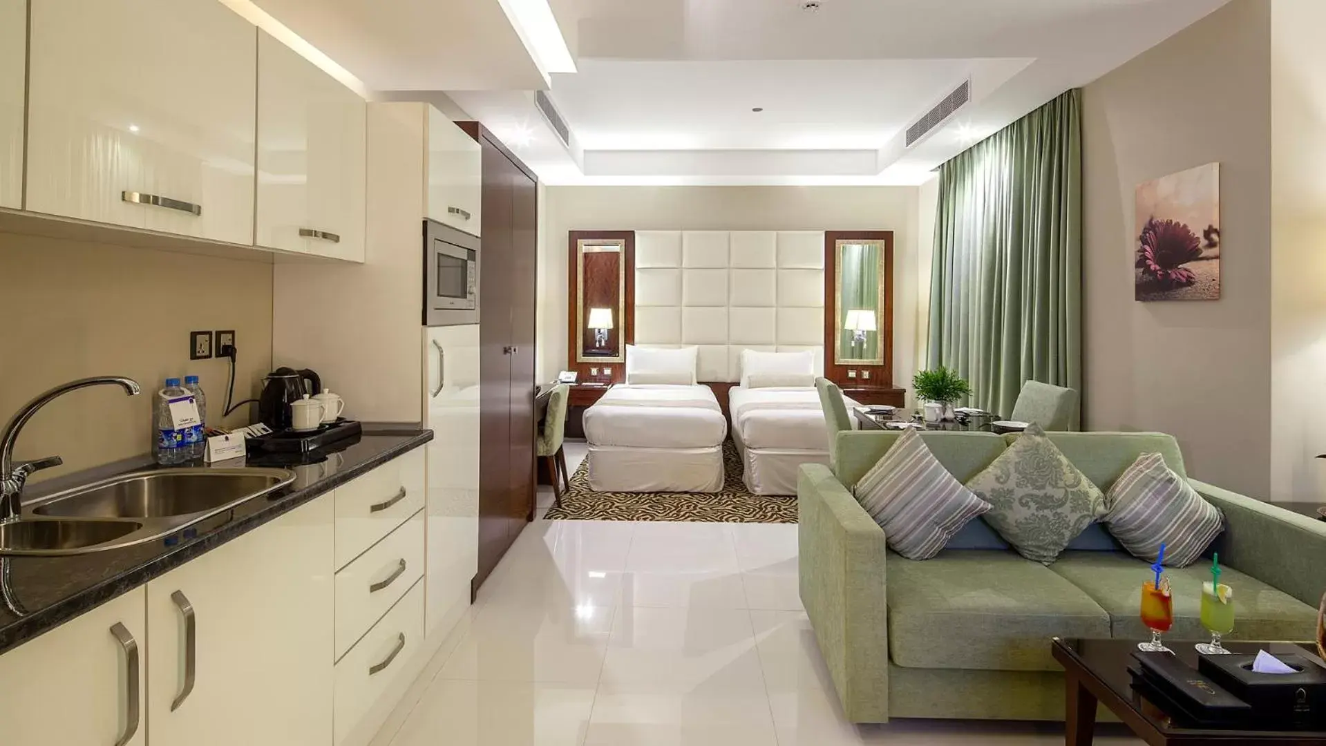 Deluxe Junior Suite in Western Lamar Hotel Deluxe Junior Suite in Western Lamar Hotel