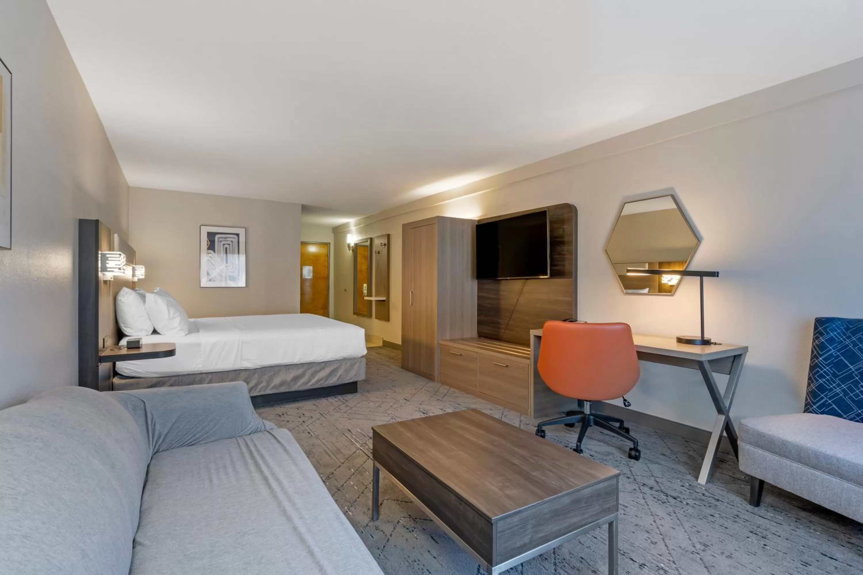 TV and multimedia, Bed in Holiday Inn Express Hotel & Suites - The Villages by IHG