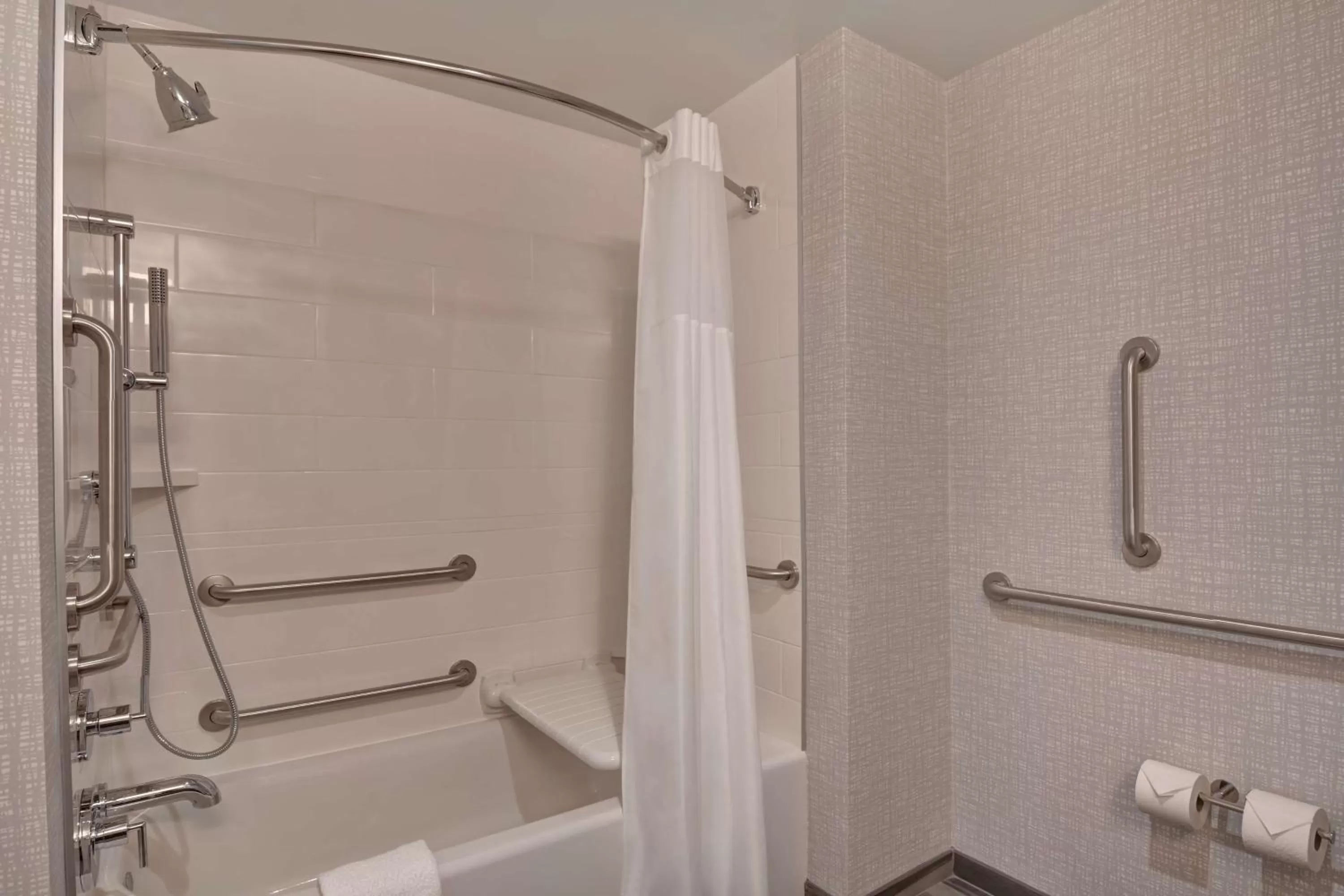 Bathroom in Hampton Inn & Suites Tampa Riverview Brandon