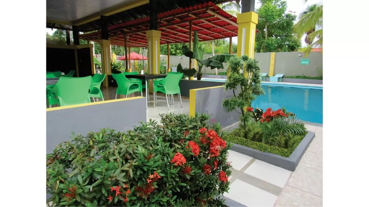 Swimming Pool in Cabañas Yakuruna