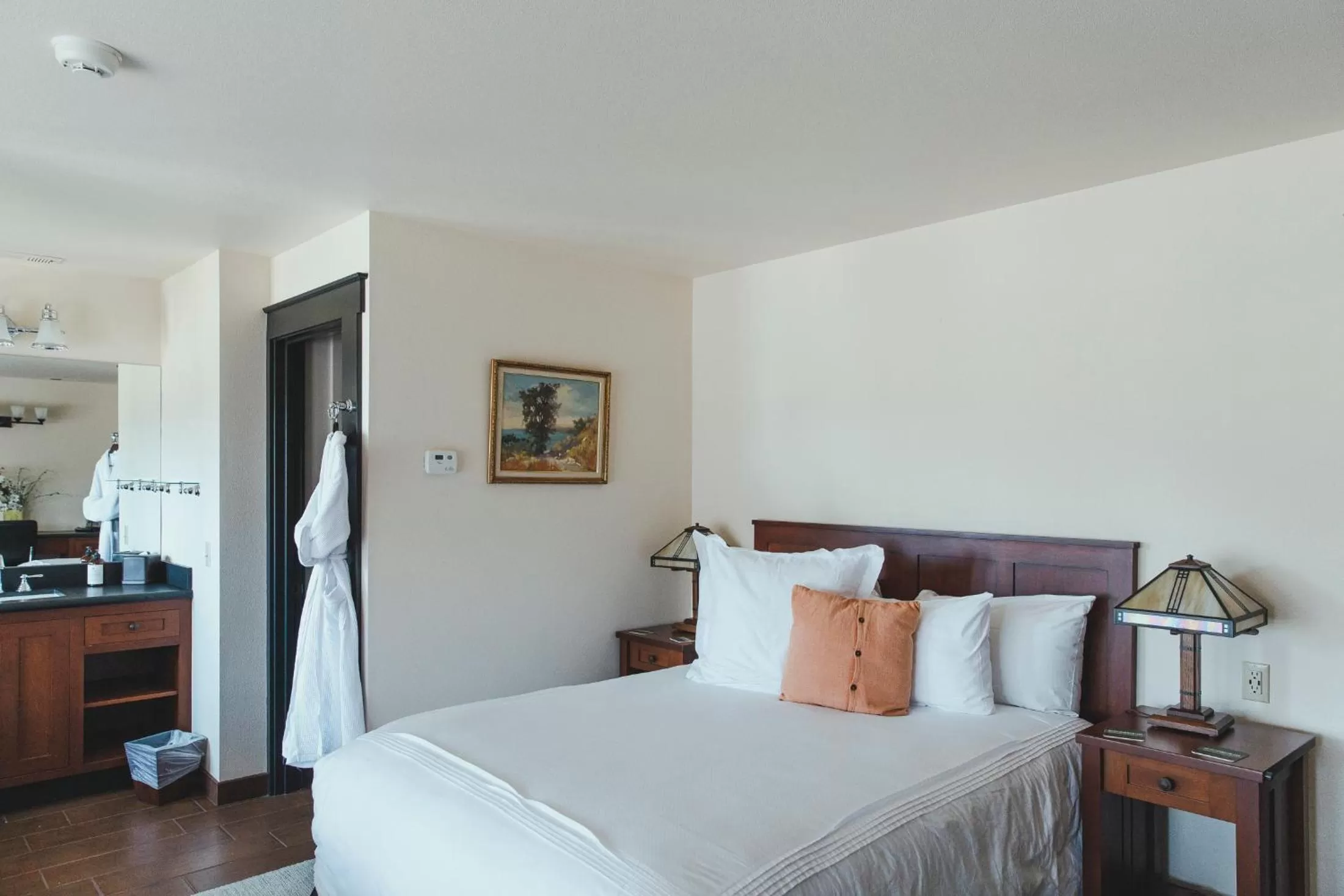 Bed in Noyo Harbor Inn