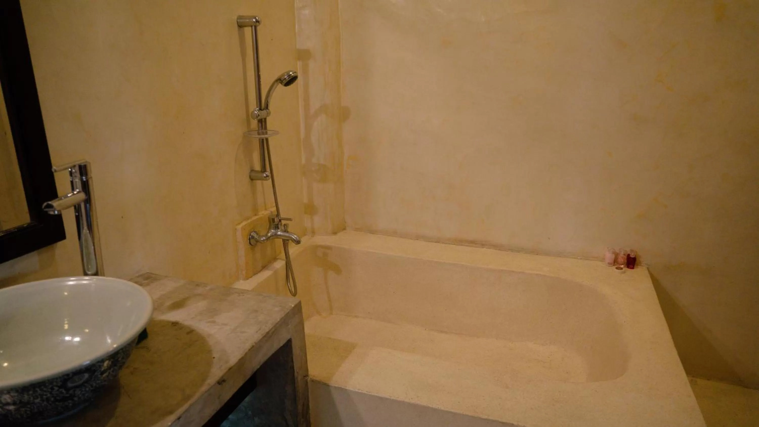 Bath, Bathroom in Cheva Gallery Boutique Hotel