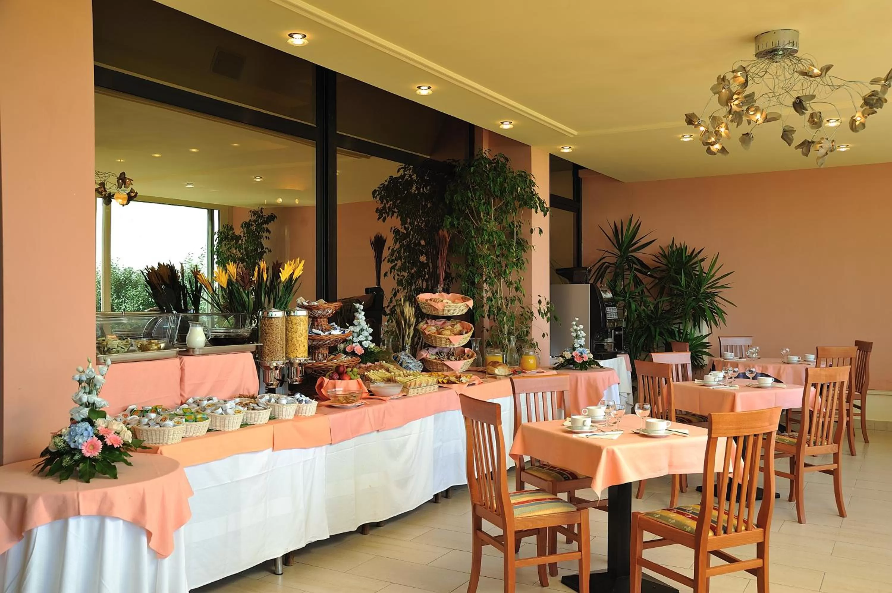 Restaurant/places to eat in Hotel Adria