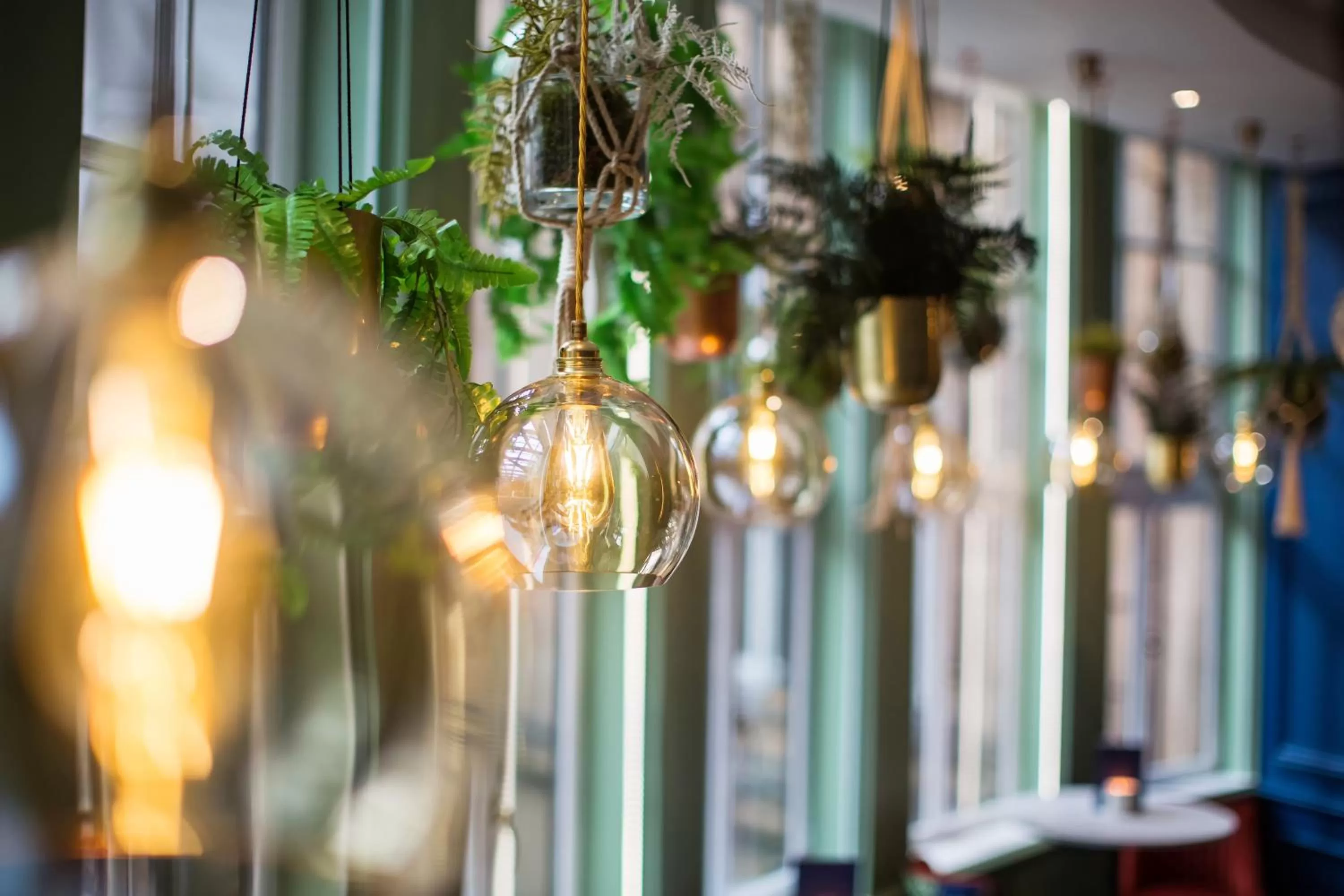 Lounge or bar in voco Grand Central Glasgow by IHG