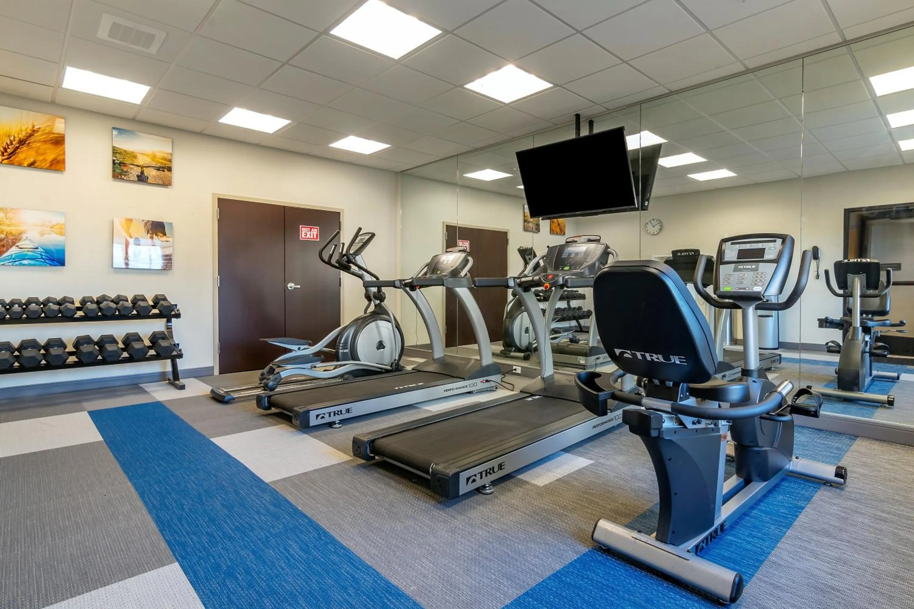 Fitness centre/facilities in MainStay Suites St Louis Airport