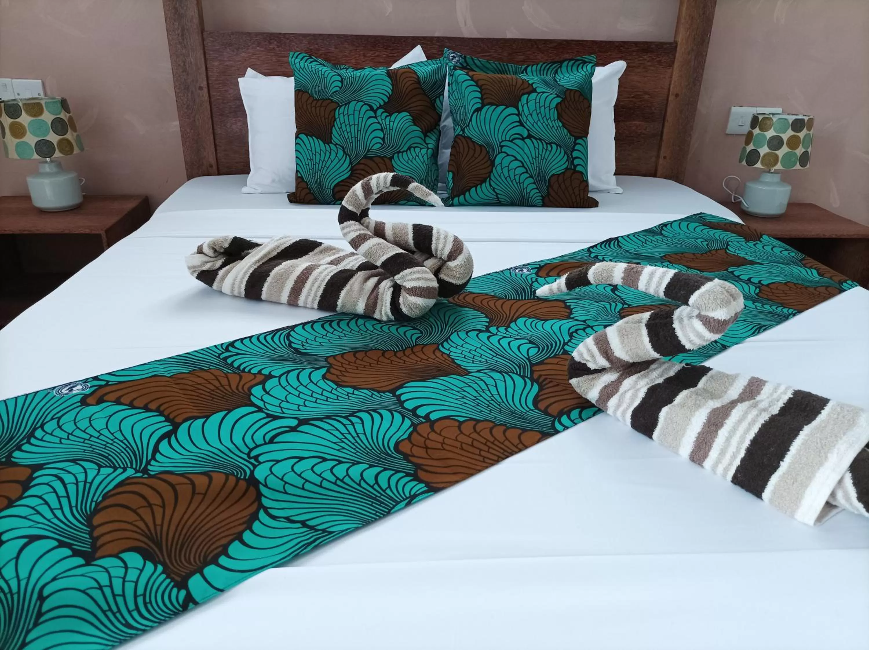 Photo of the whole room, Bed in Zanzicrown