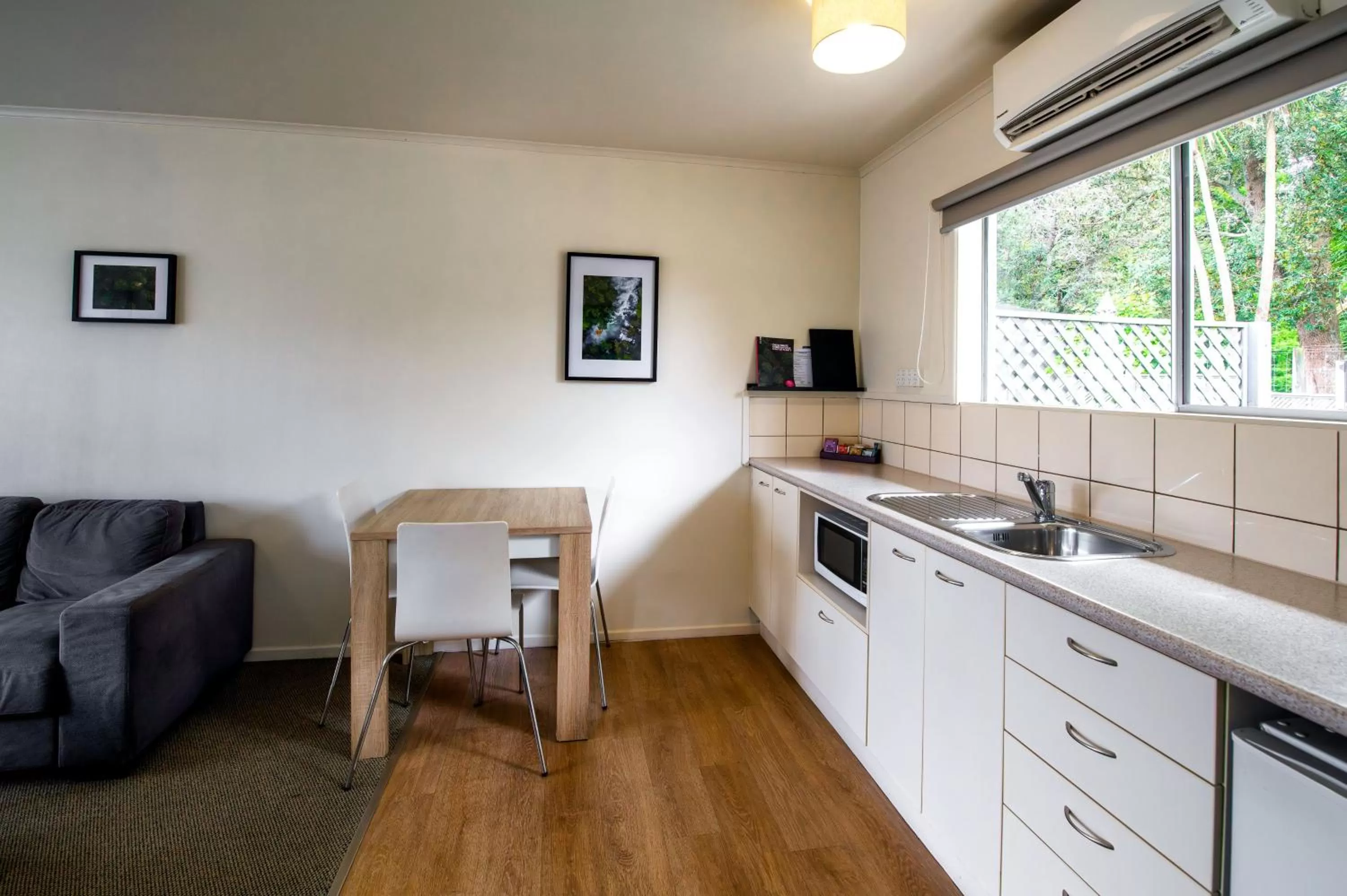 Kitchen or kitchenette, Kitchen/Kitchenette in Best Western Braeside Rotorua