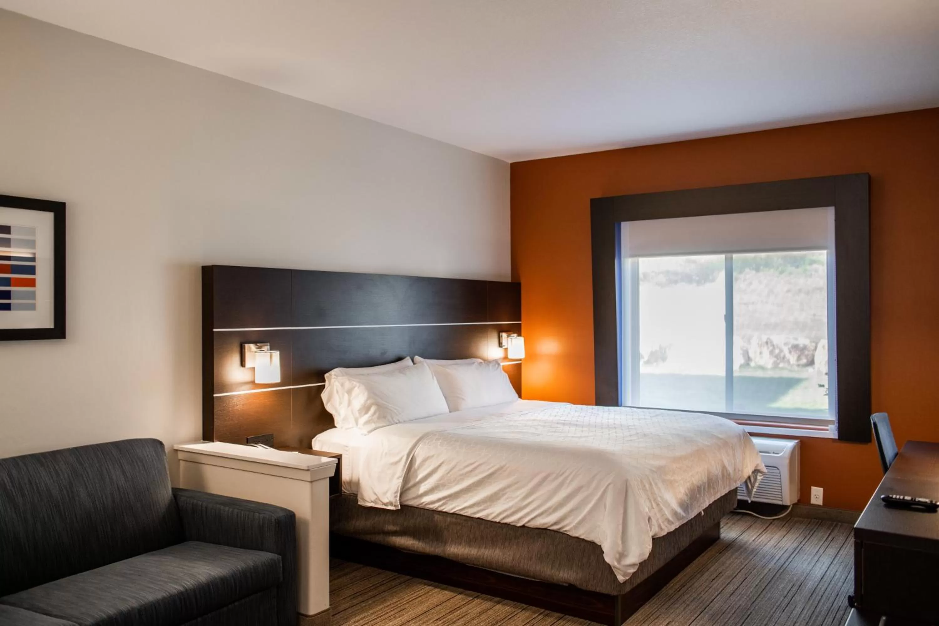 Bed in Holiday Inn Express & Suites Custer-Mt Rushmore