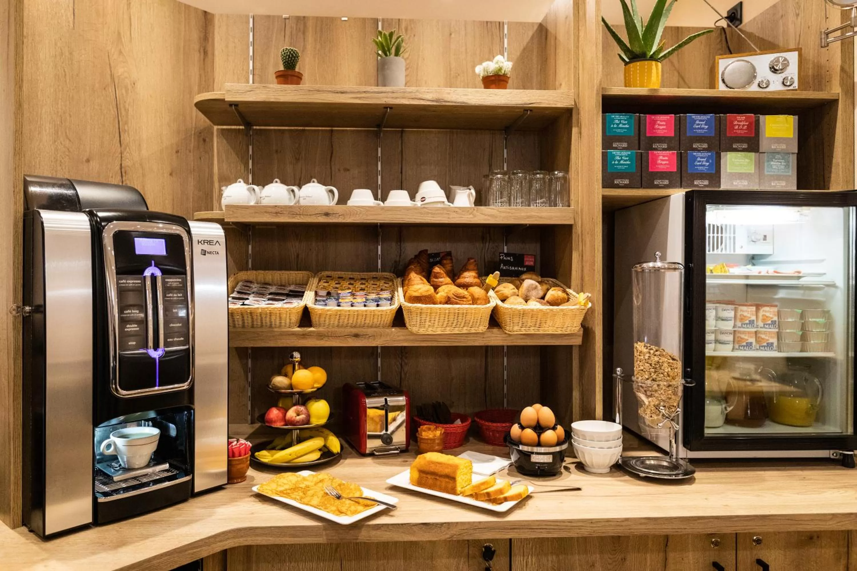 Buffet breakfast in Hôtel Le Florin