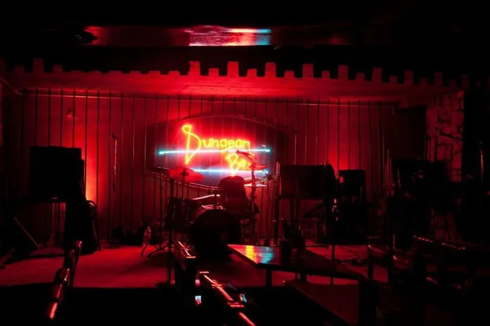 Evening entertainment in Camelot Hotel