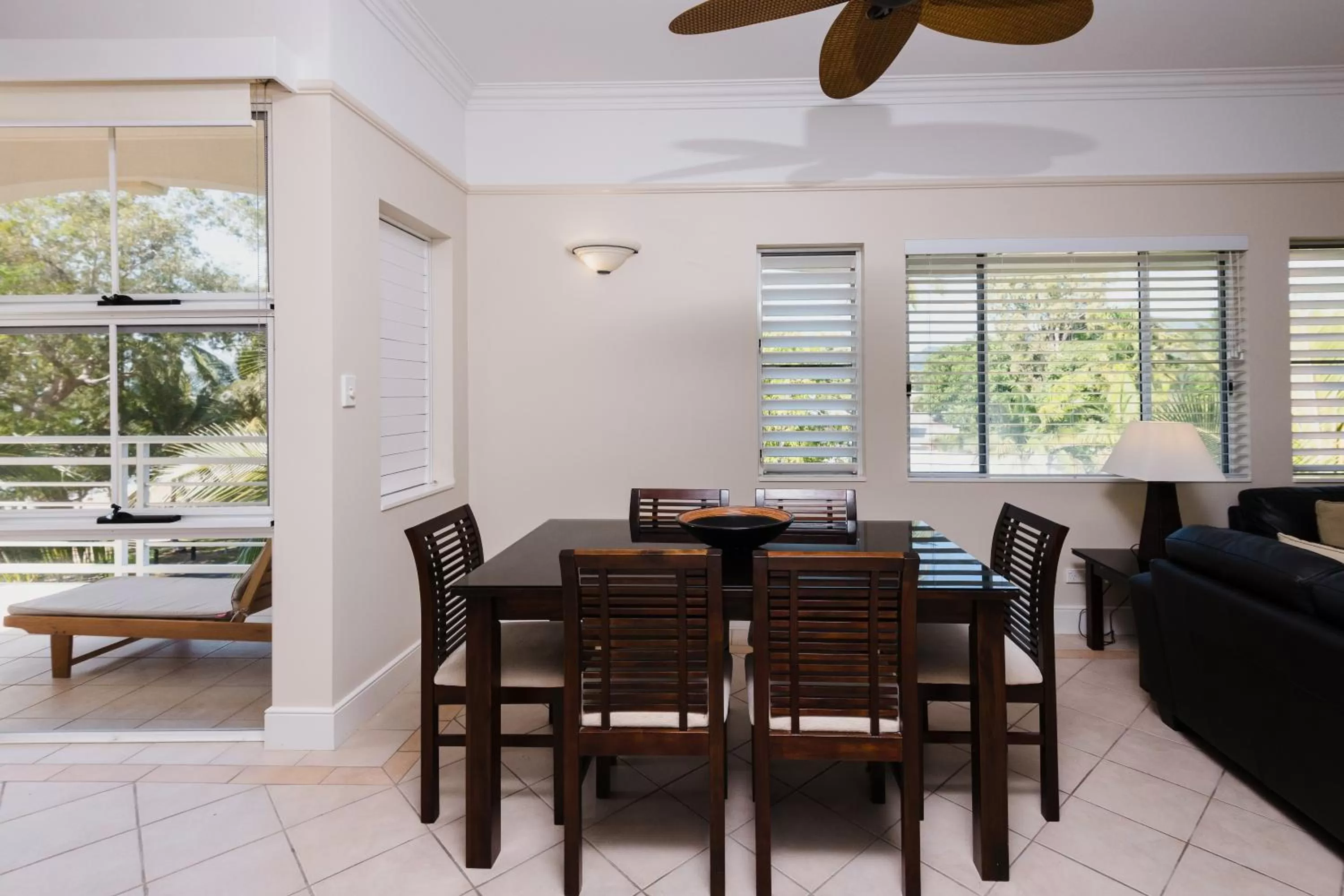 Dining area in Villa Beach Palm Cove