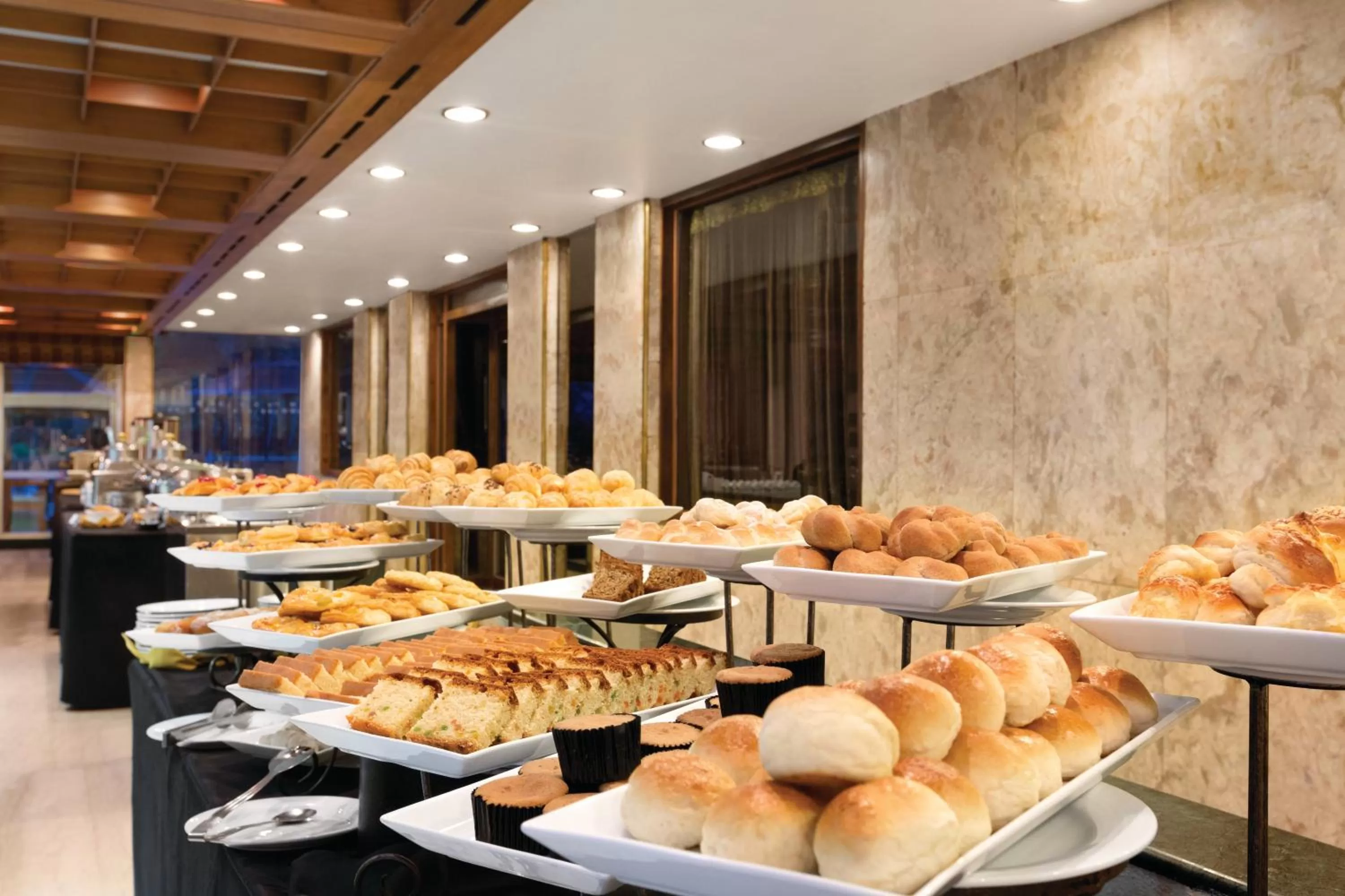 Restaurant/places to eat in Ramada Colombo