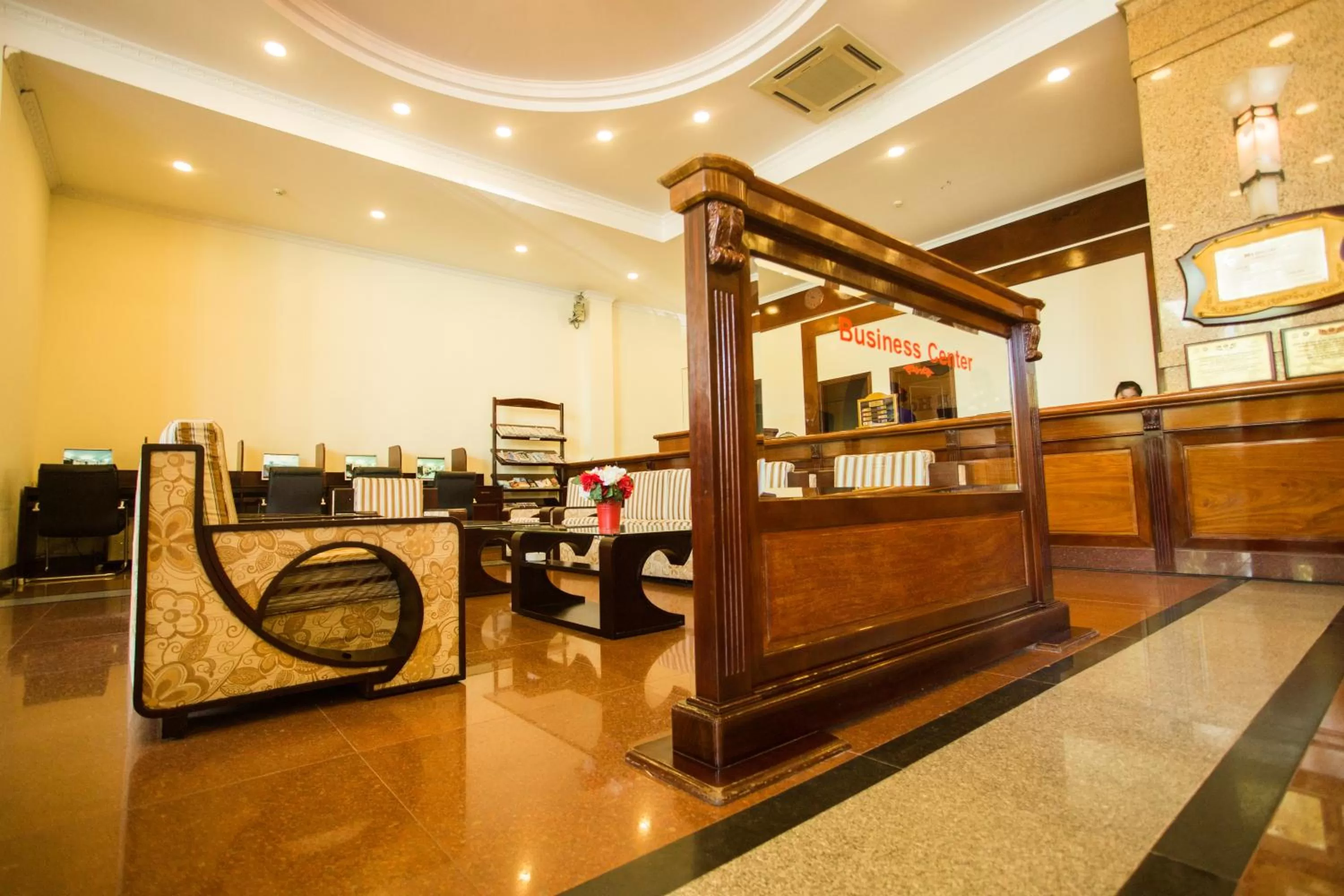 Communal lounge/ TV room in Seagull Hotel