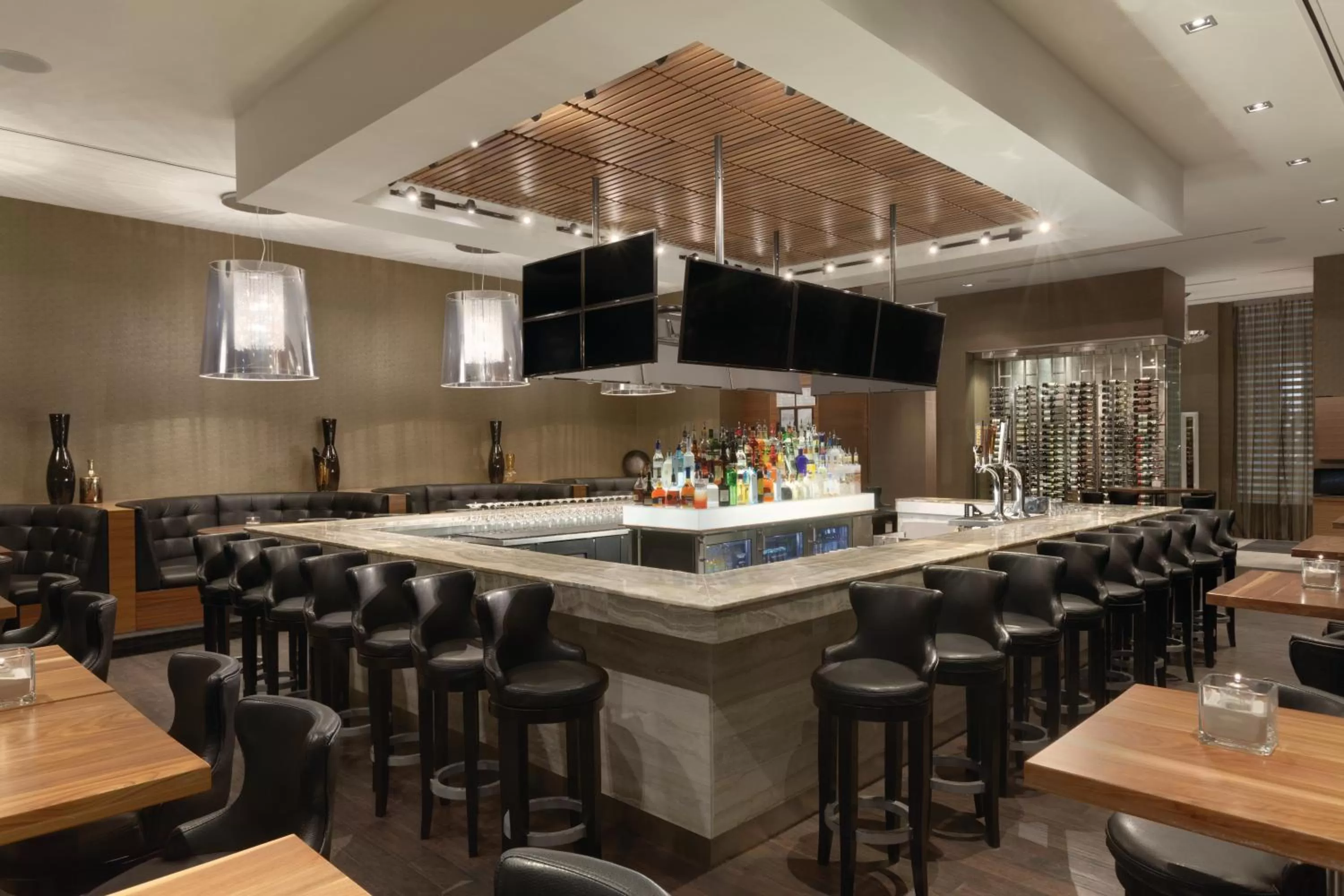 Restaurant/places to eat in Radisson Hotel & Conference Centre Calgary Airport