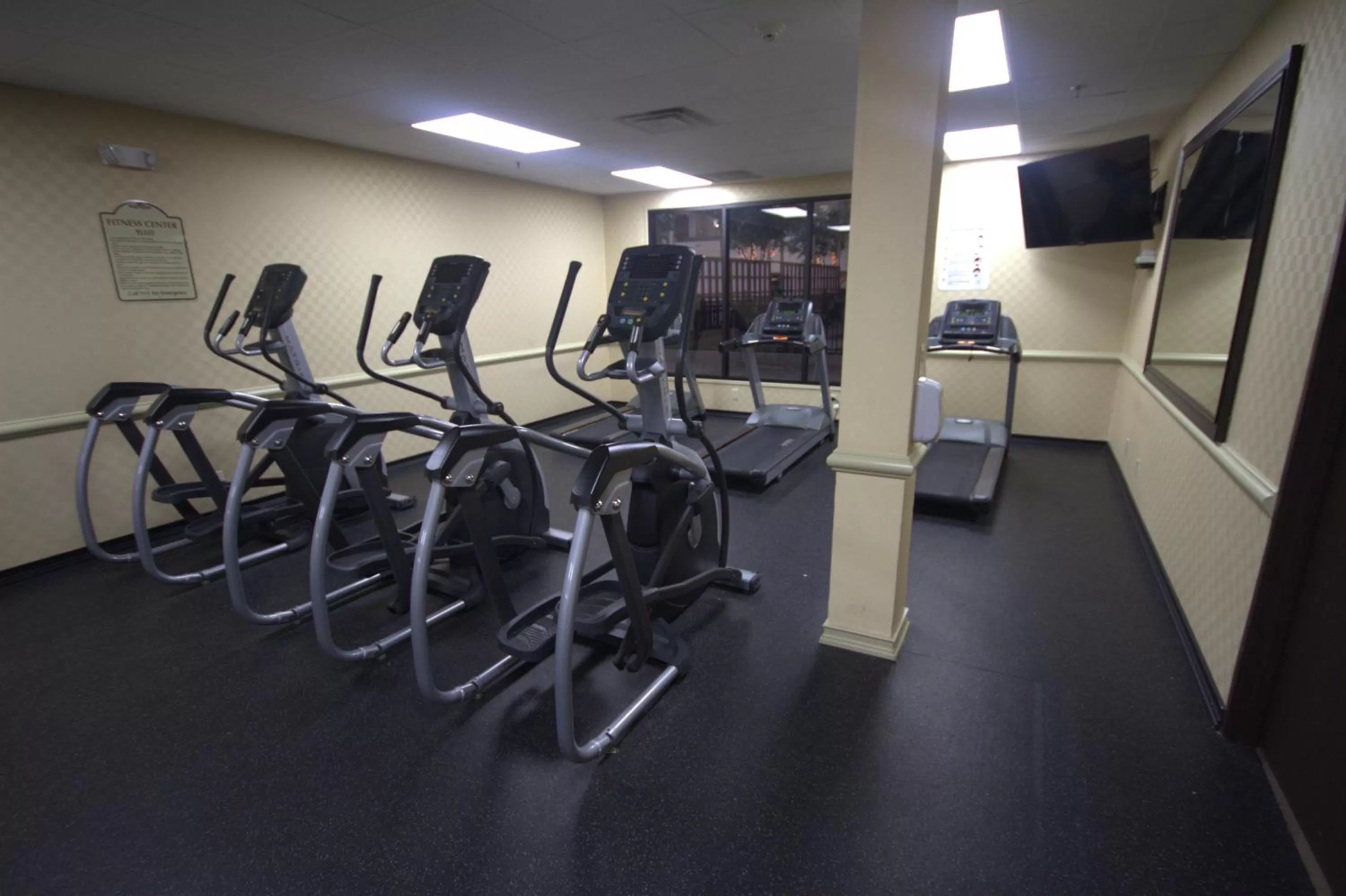 Fitness centre/facilities in Atrium Hotel and Suites DFW Airport