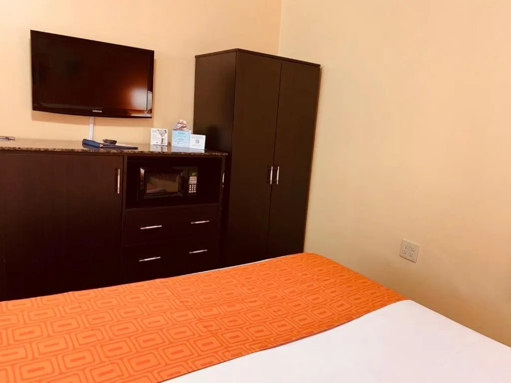 Bed in Howard Johnson by Wyndham North Bergen