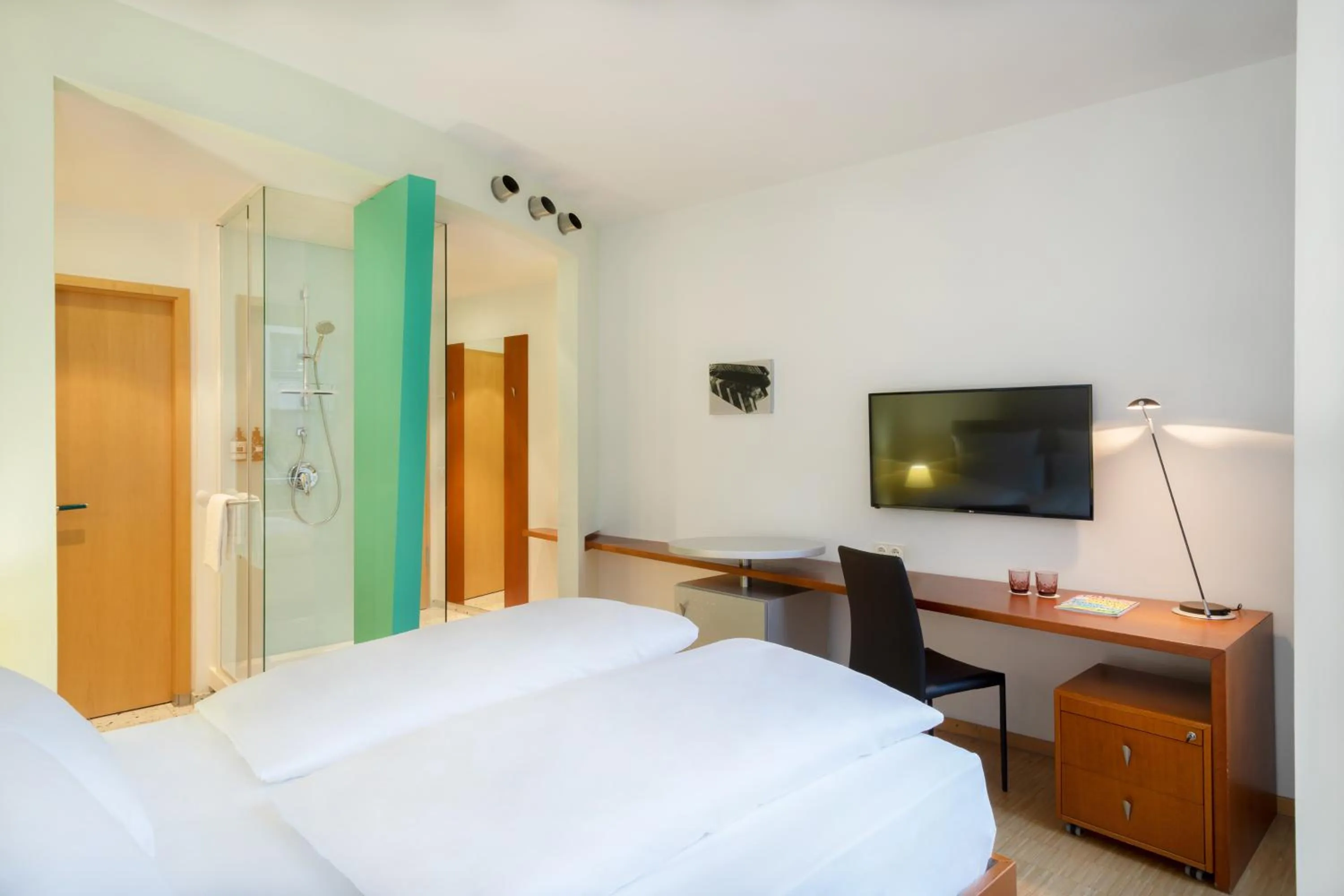 Standard Twin Room in FOUR Munich Neue Messe