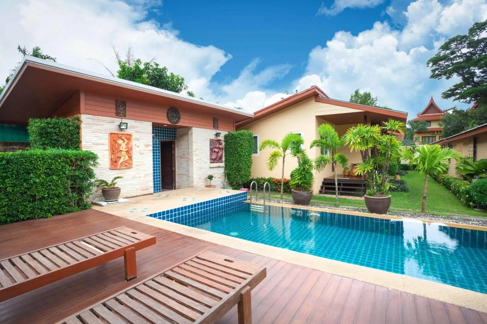 Swimming pool in Siray Green Resort