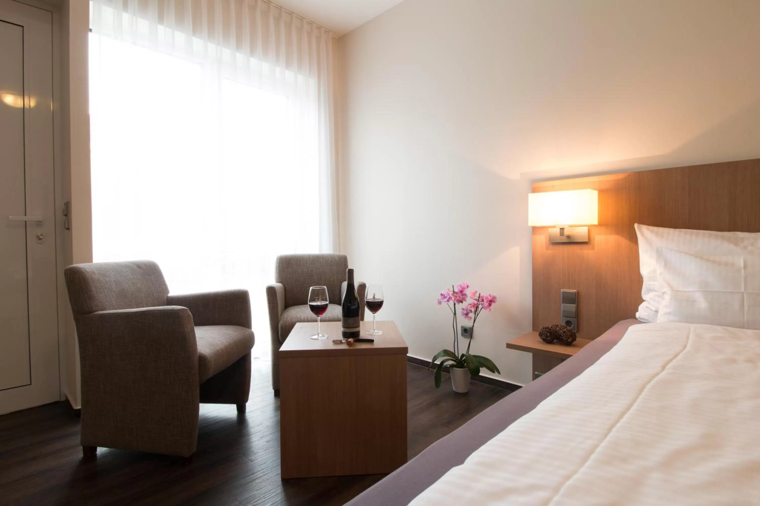 Living room, Bed in Gästehaus Bauer - Schlafen auf dem Weingut