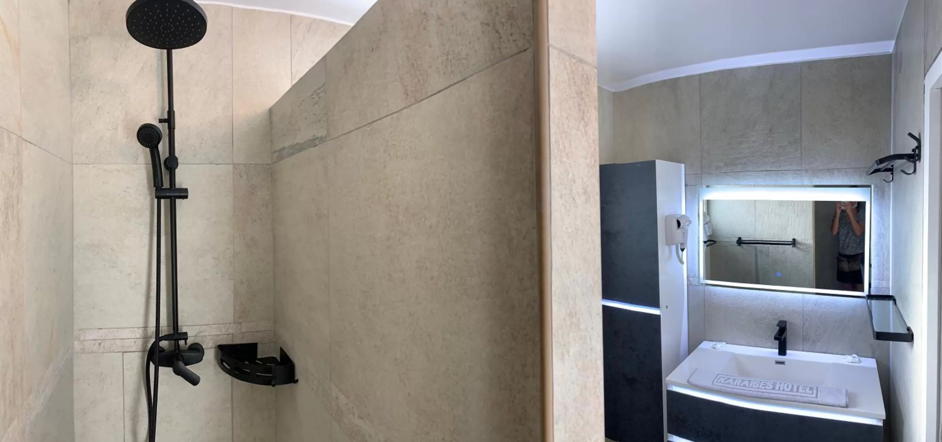 Shower in Karaibes Residence