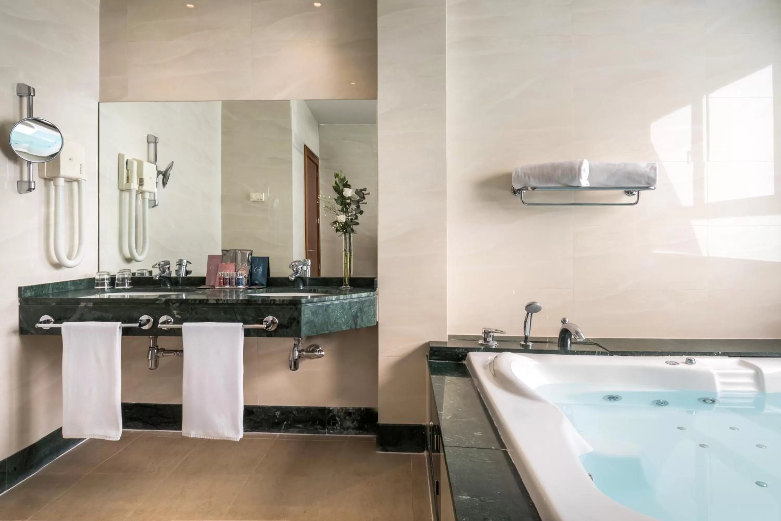 Bathroom in Occidental Granada