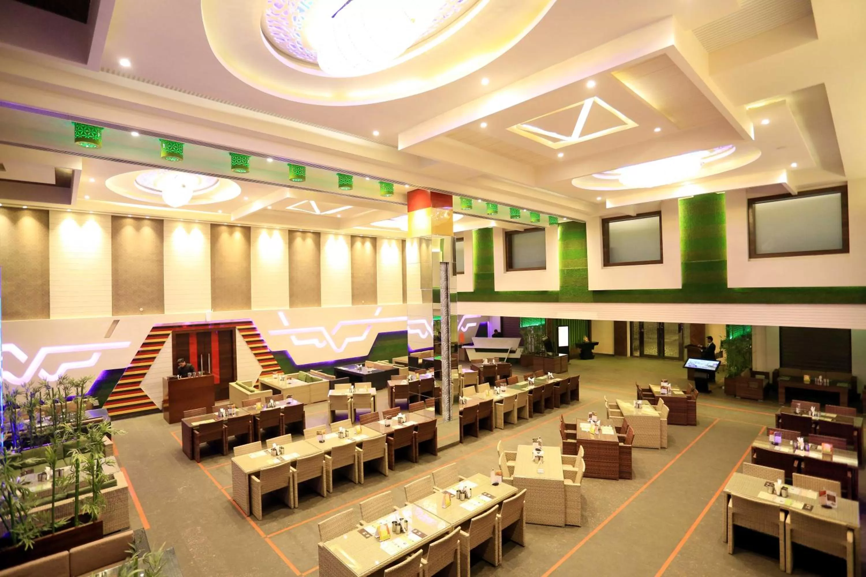 Restaurant/places to eat in The Vivaan Hotel & Resorts Karnal