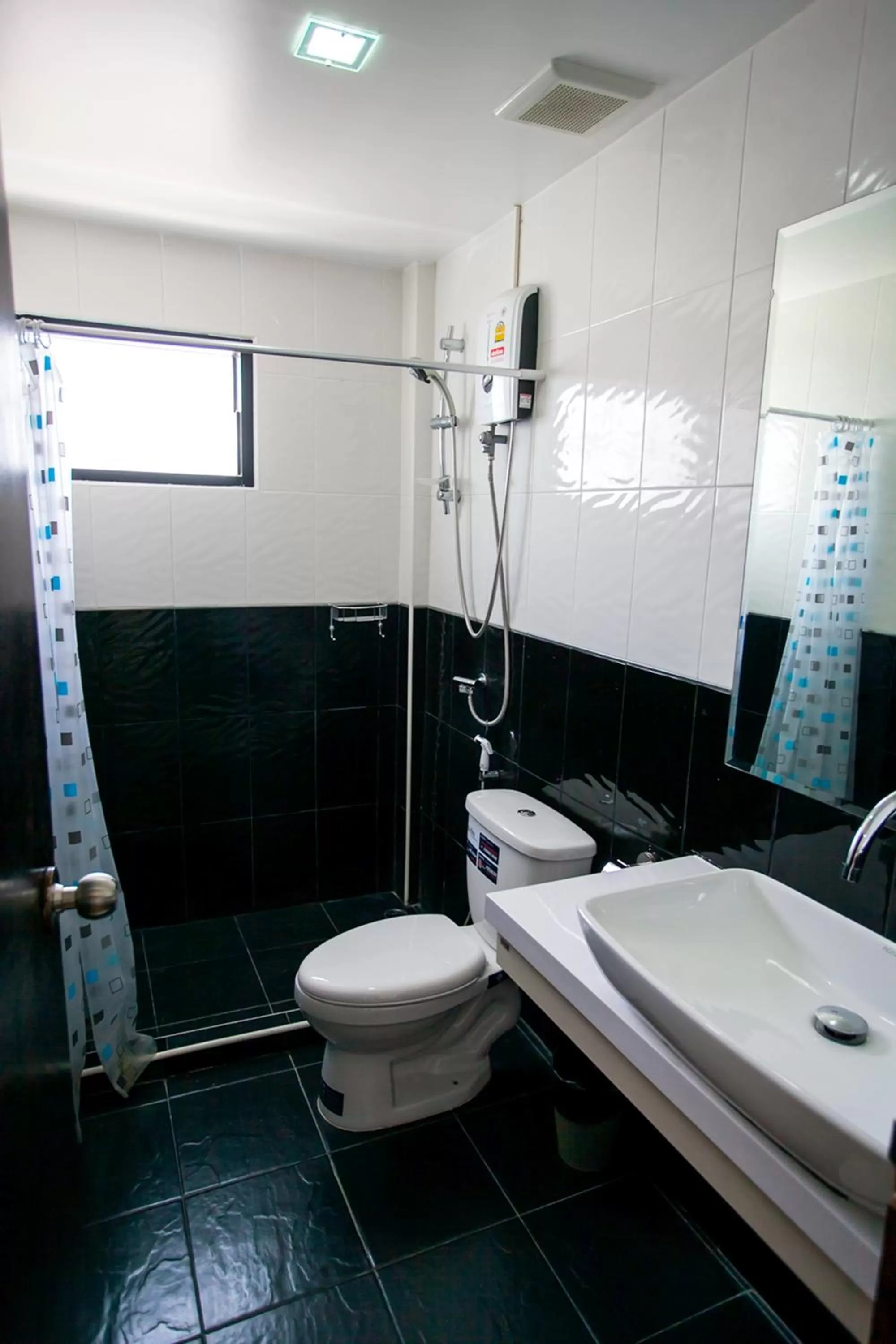 Bathroom in Basic Line Hotel @ Loikroh