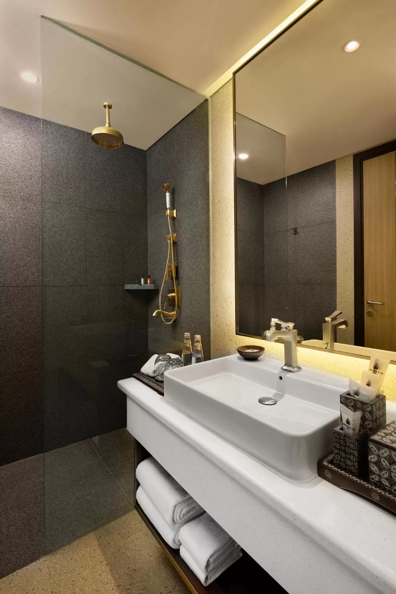 Bathroom in Sutasoma Hotel