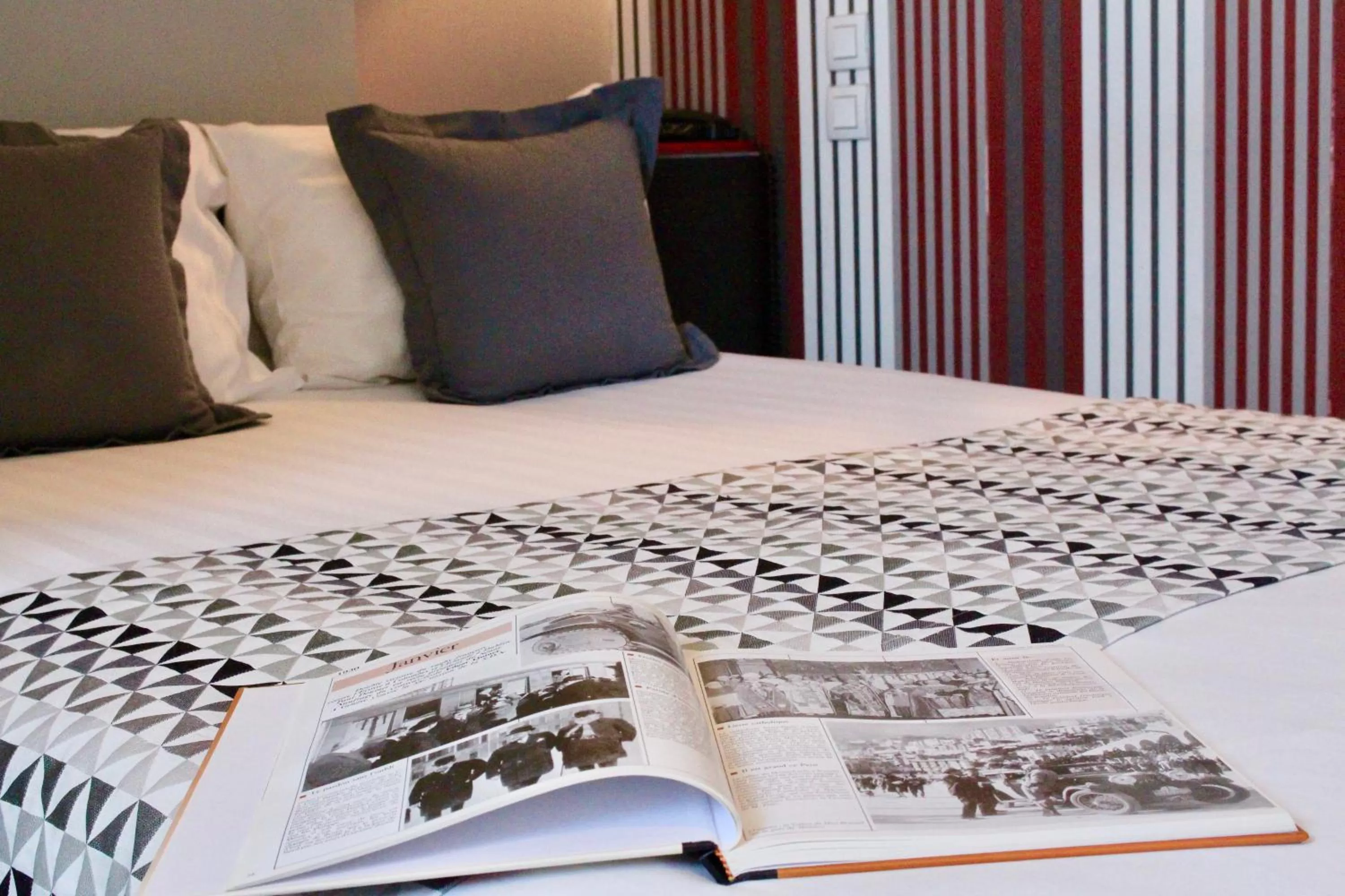 Bed in Logis Hotel - Le Charleston