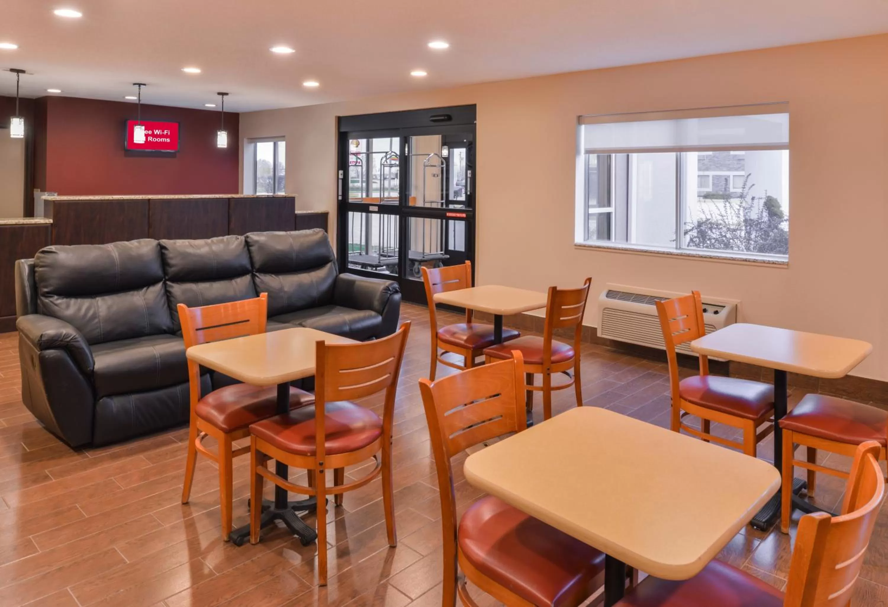 Breakfast in Red Roof Inn & Suites Danville, IL