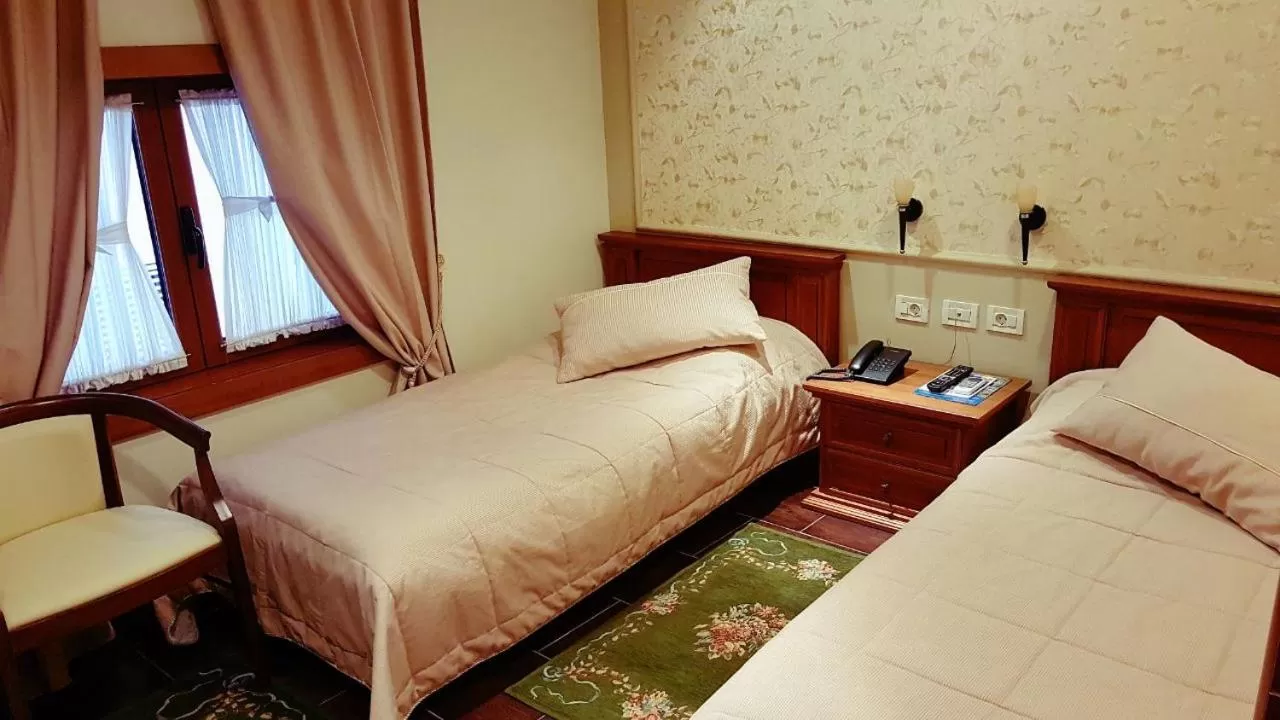 Bedroom, Bed in Vila Sigal Pogradec