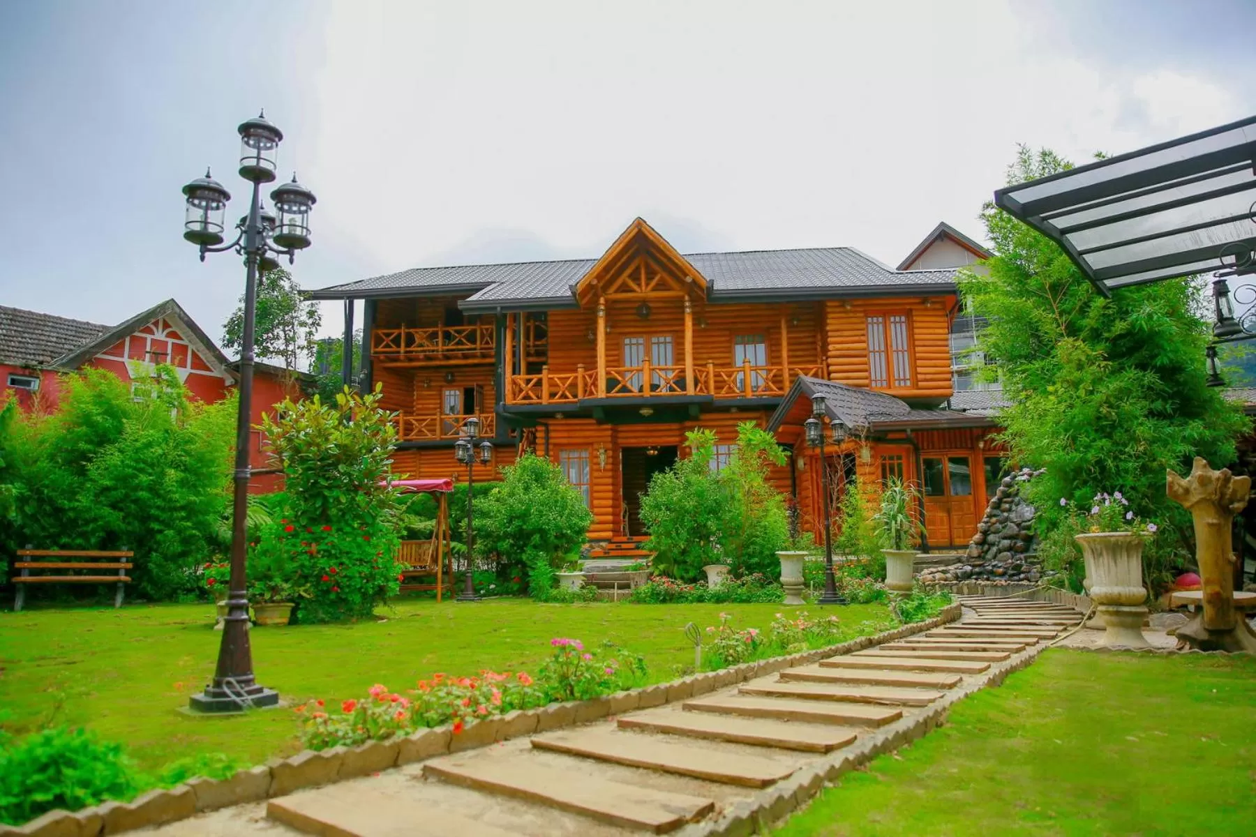 Facade/entrance in Queenswood Cottage