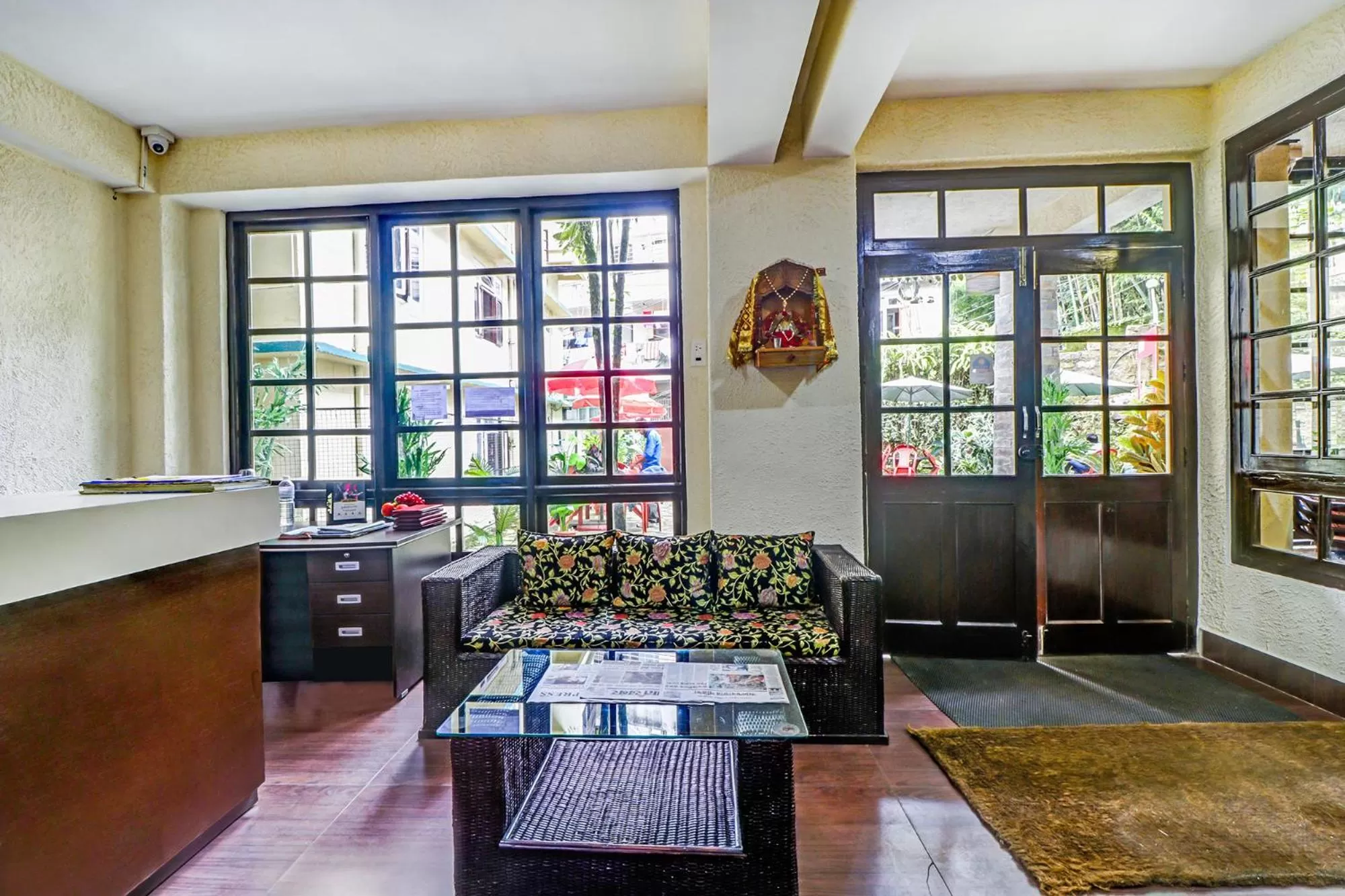 Lobby or reception, Restaurant/Places to Eat in FabHotel Oak Ridge Retreat I